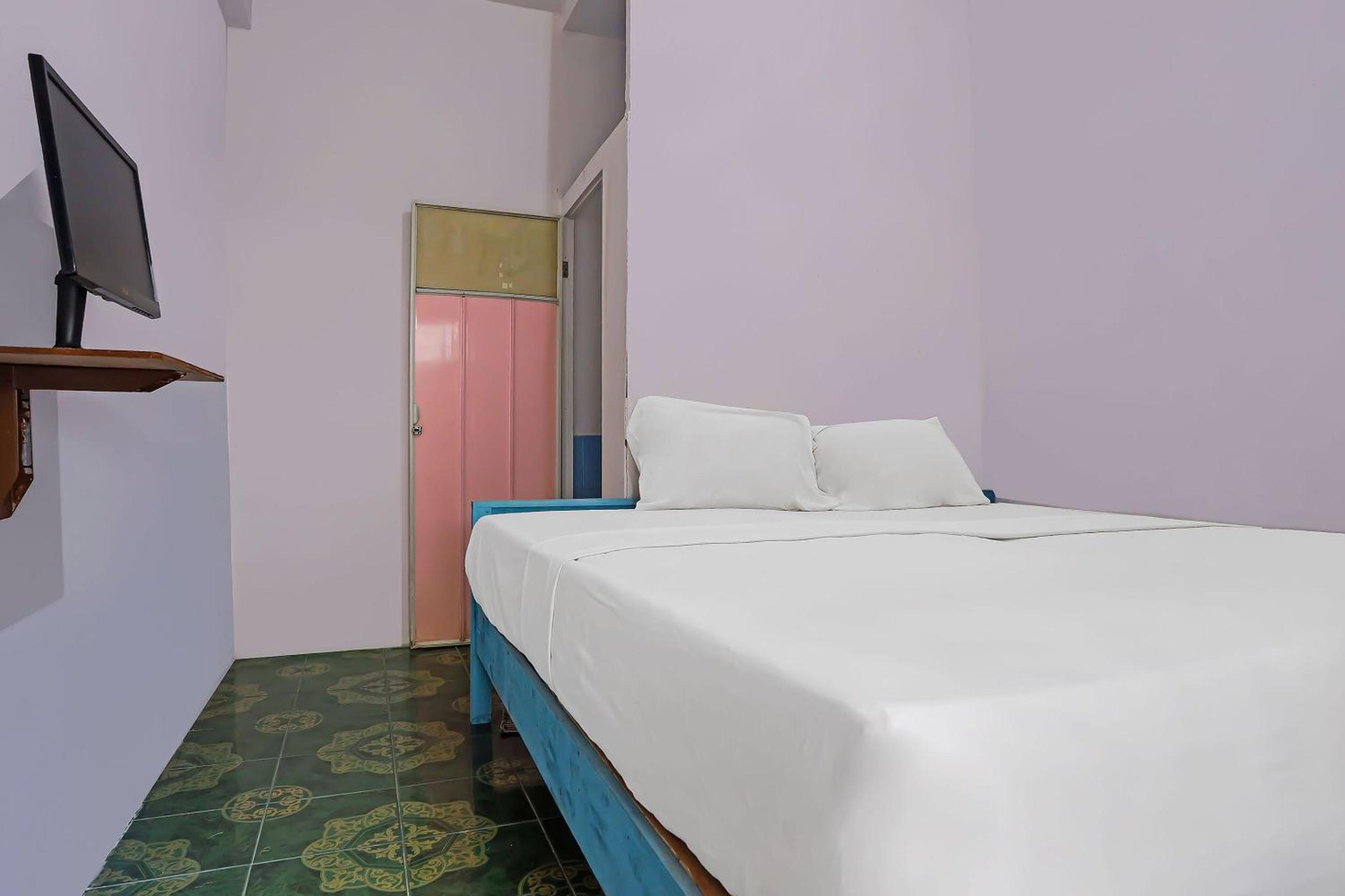 Budget Double Room - Photo 4