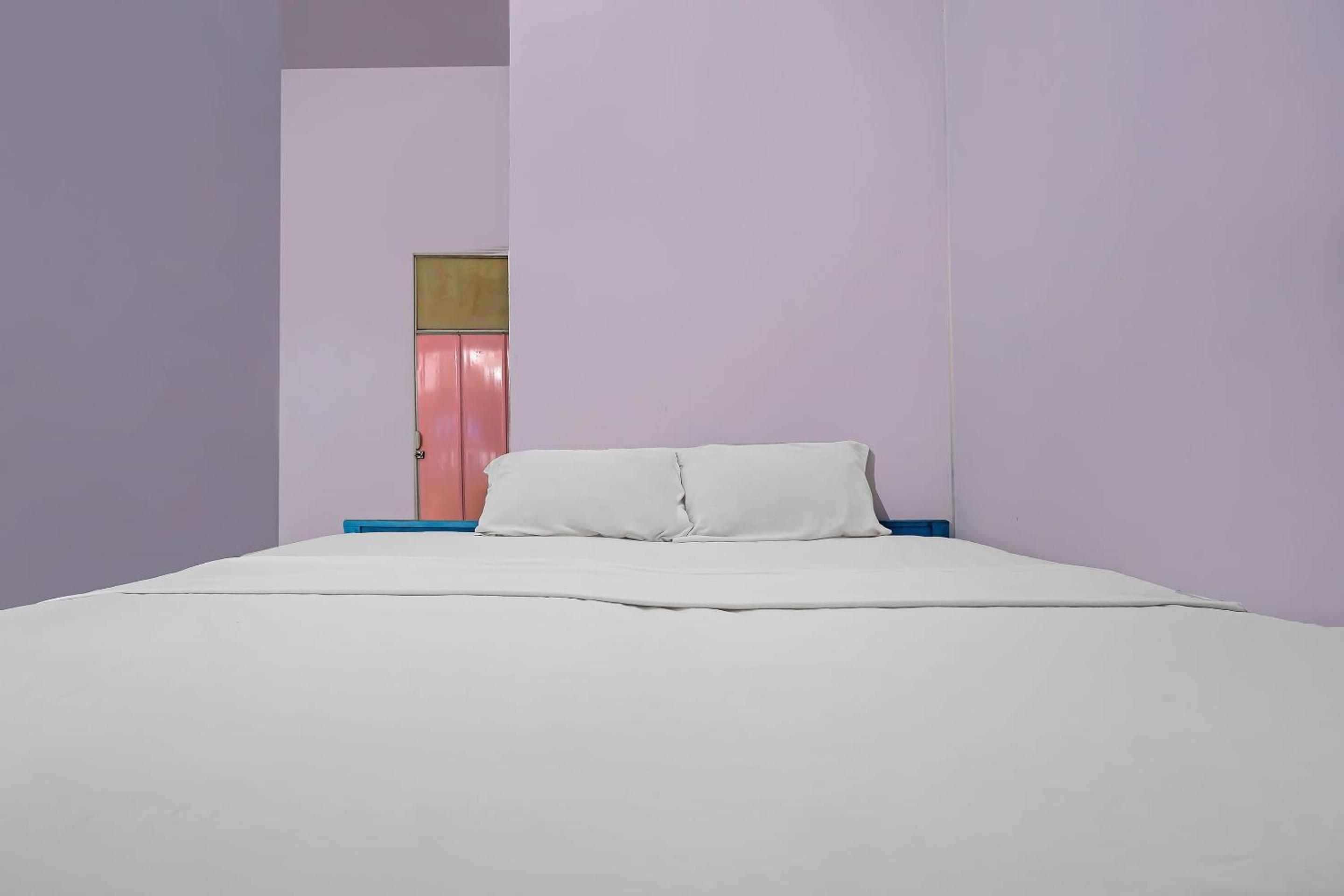 Budget Double Room - Photo 8