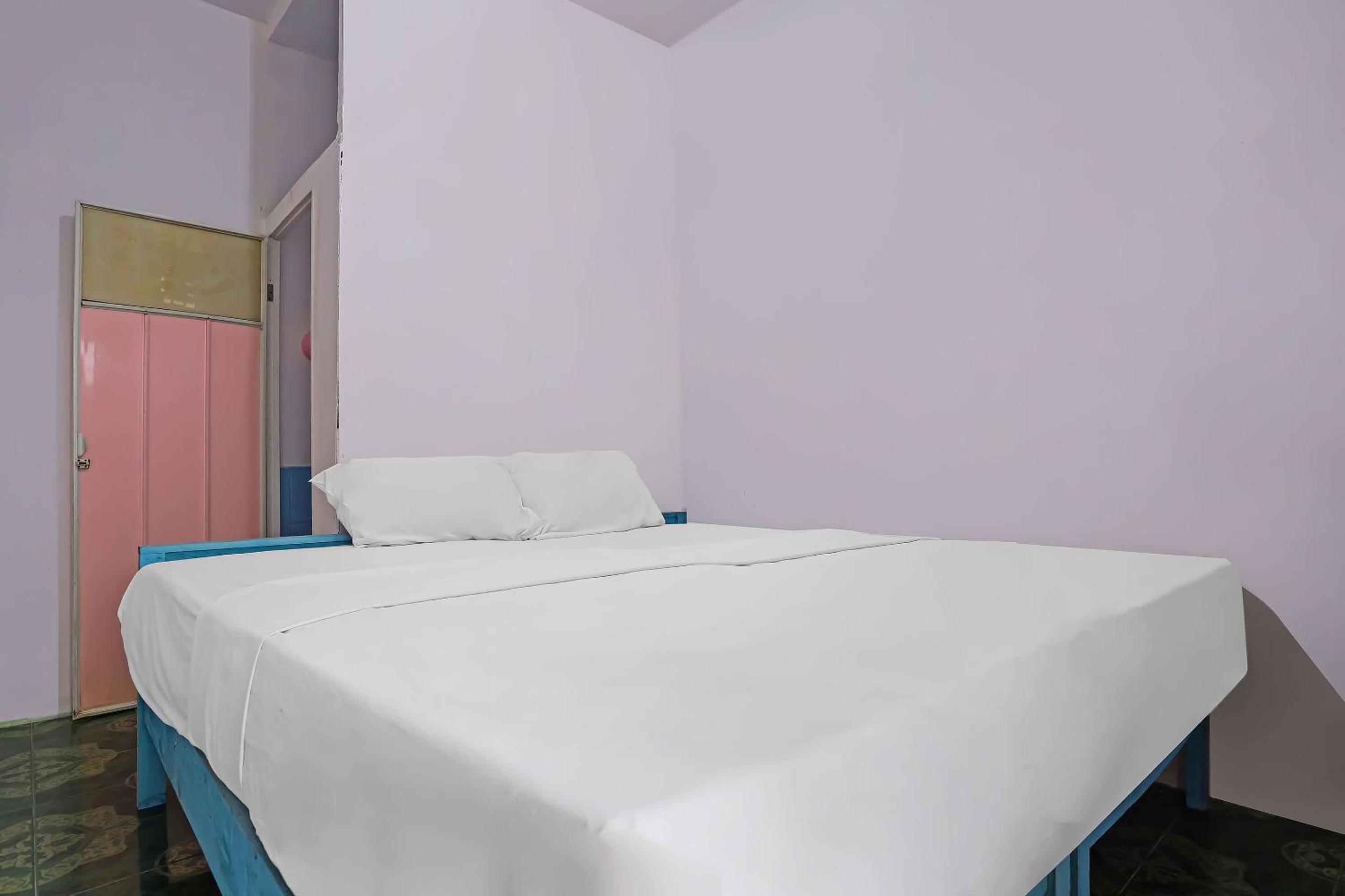 Budget Double Room - Photo 1