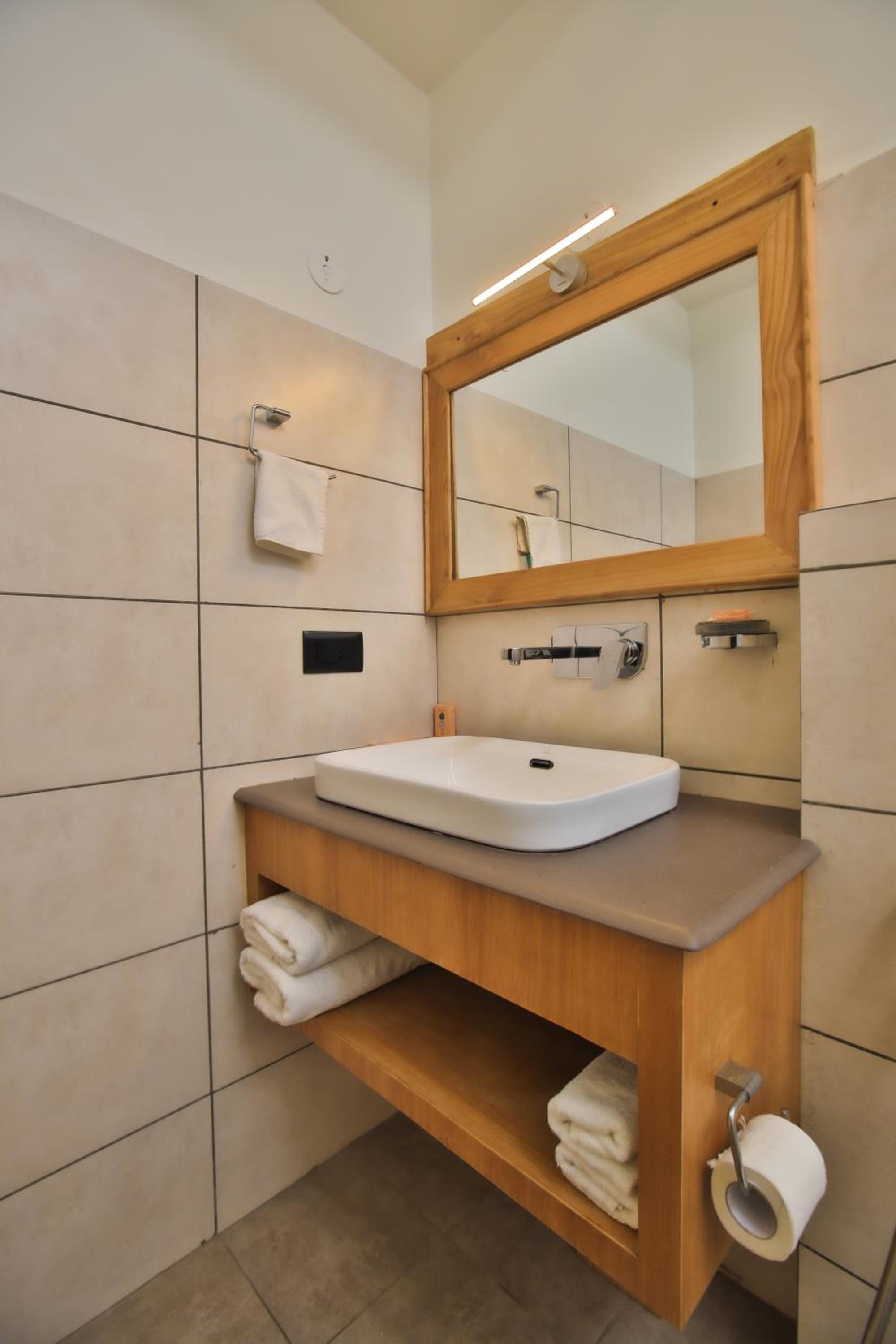 Deluxe Queen Room - Photo 3