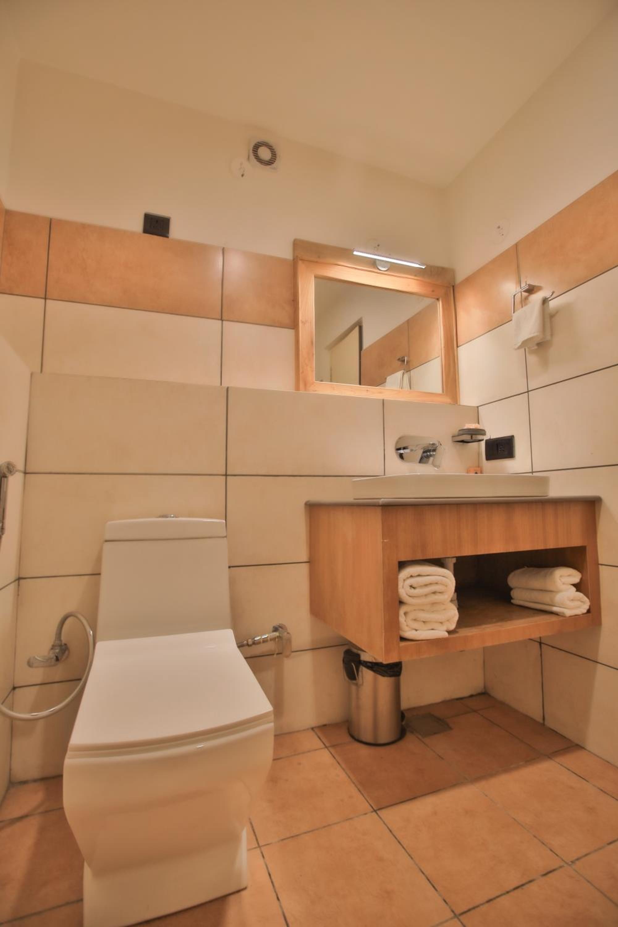 Deluxe Queen Room - Photo 2