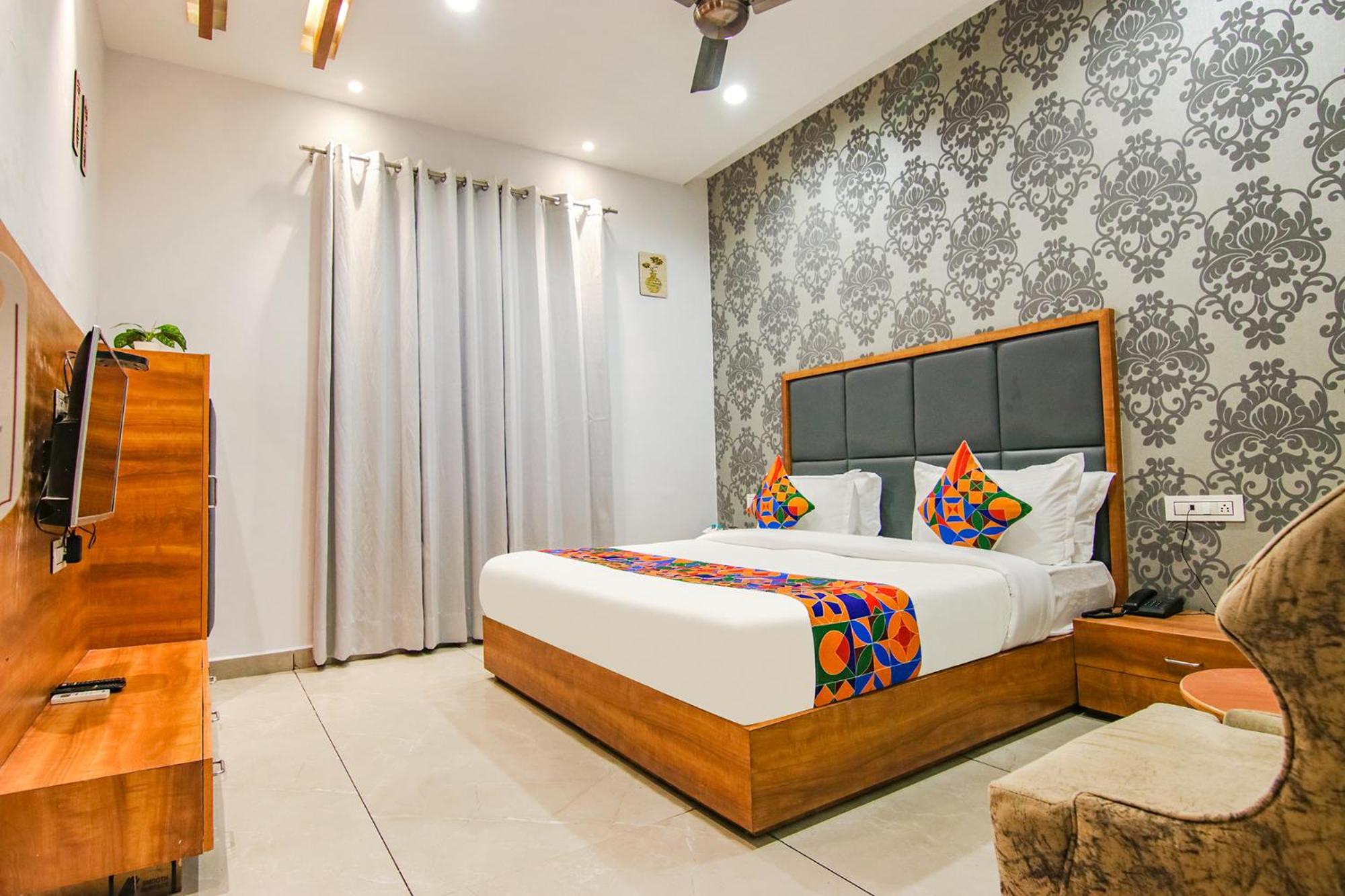 Deluxe Room - Photo 3