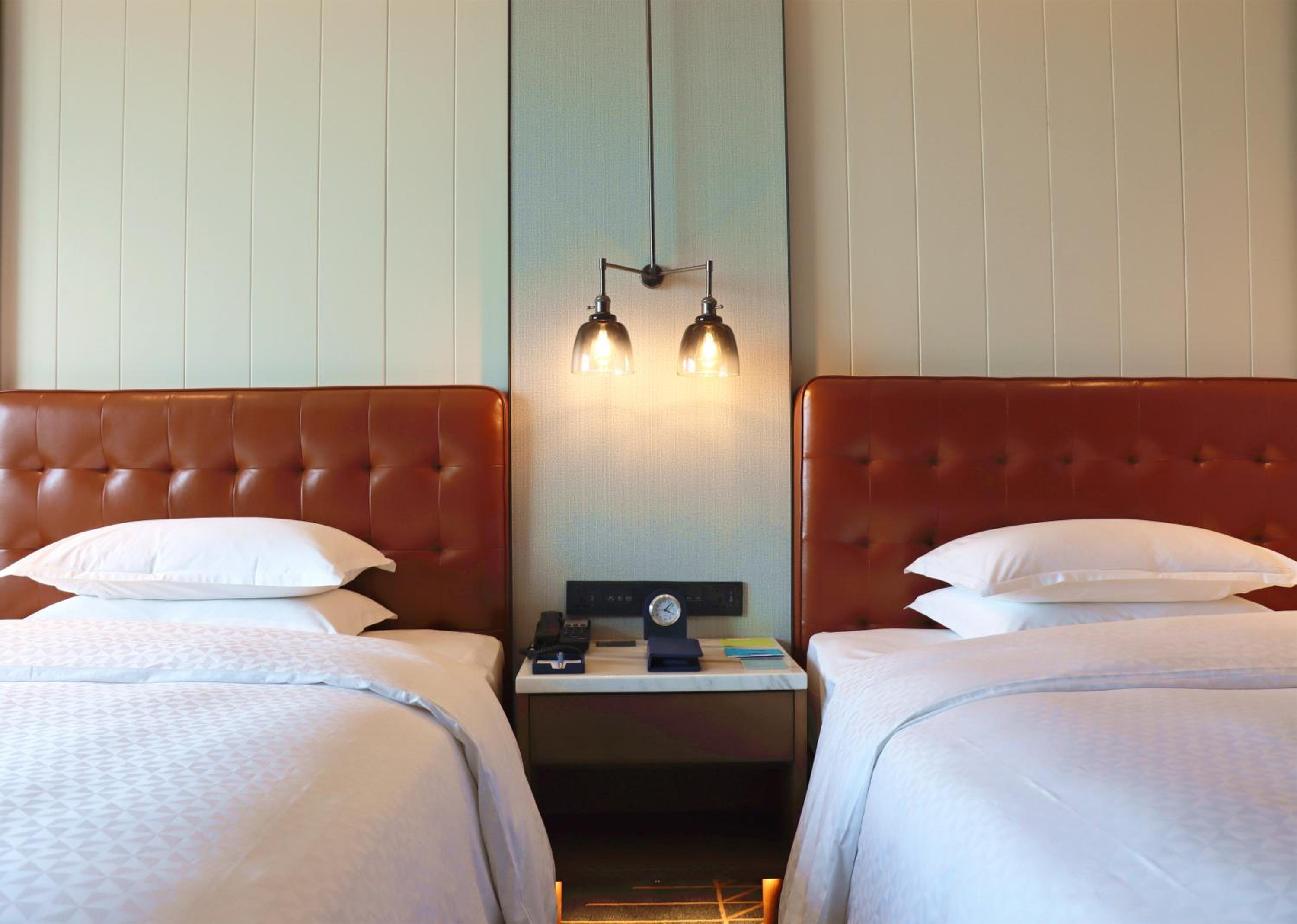 Deluxe Double Room with Two Double Beds, Balcony and Lake View - Photo 1