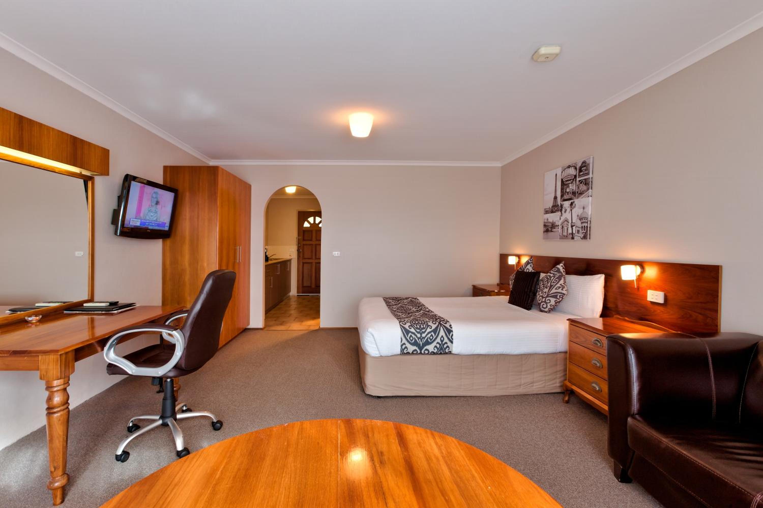 Executive Queen Room with Spa Bath  photo 2