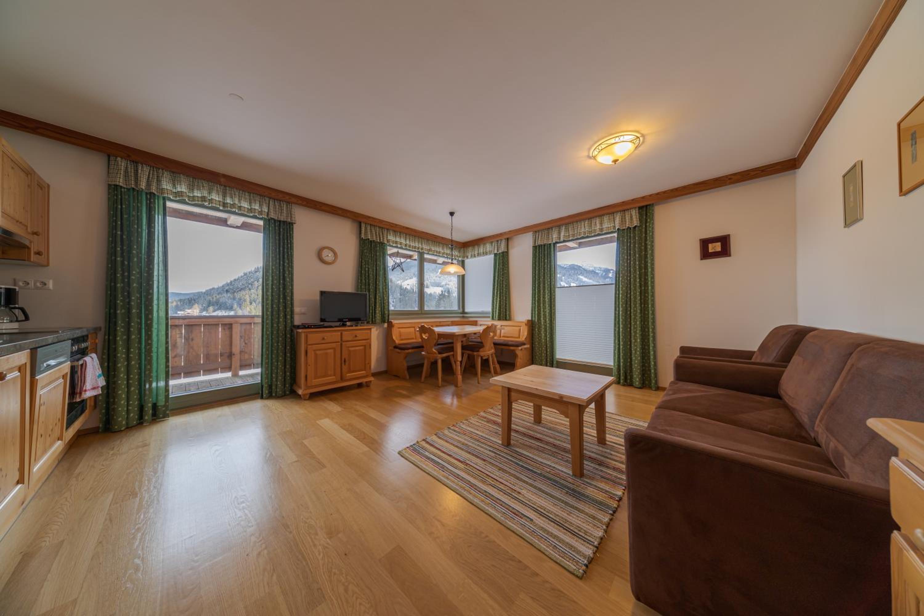 Apartment with Mountain View