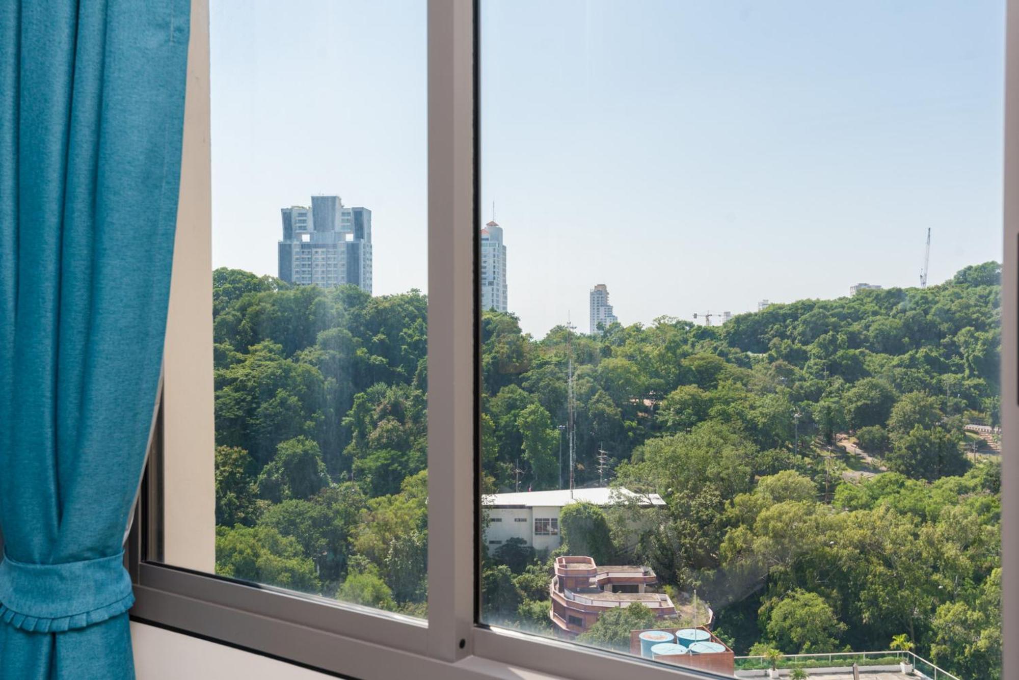 Deluxe Double or Twin Room with Pool View - Photo 6