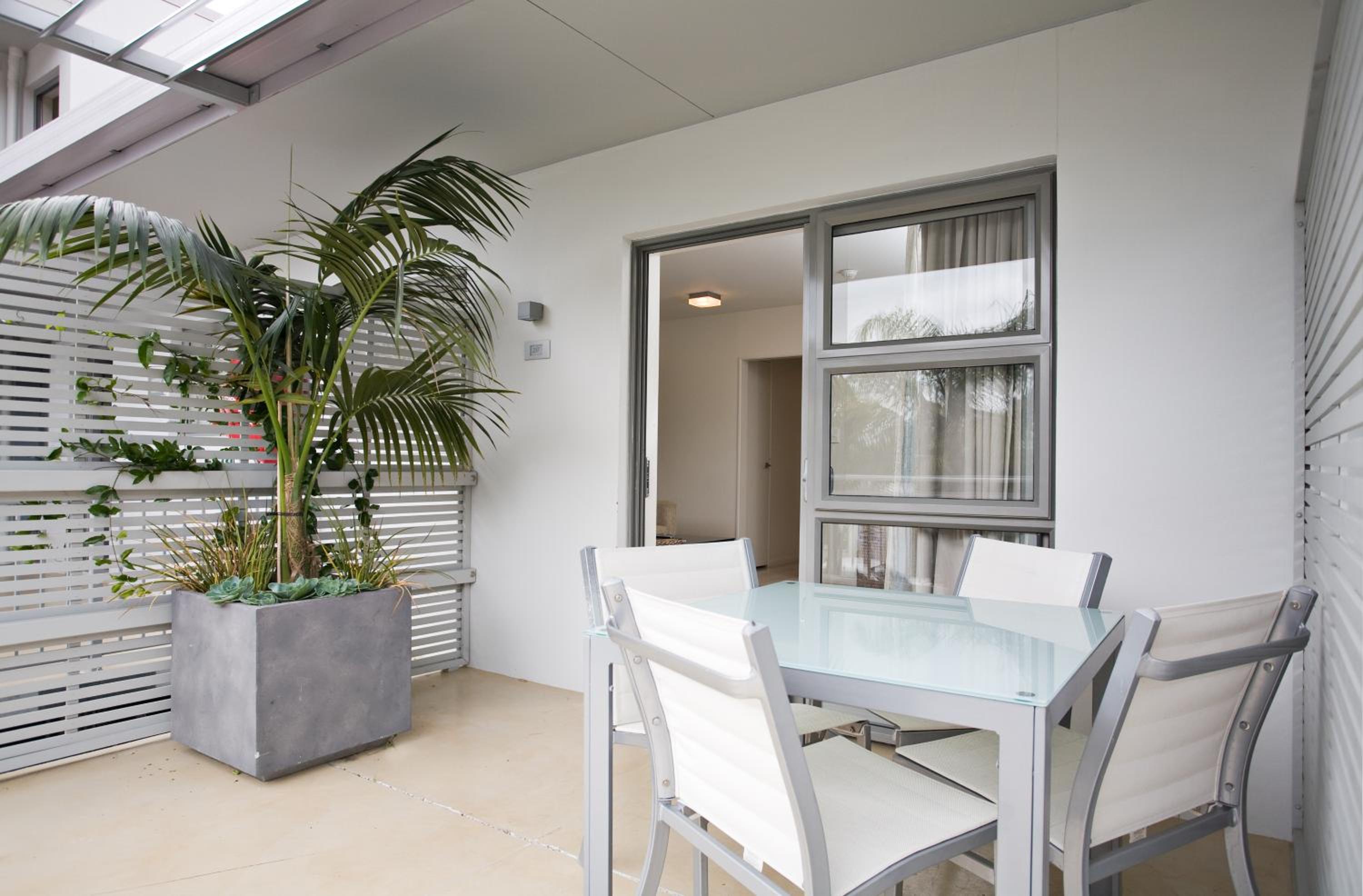 Deluxe One-Bedroom Apartment Non Seaviews