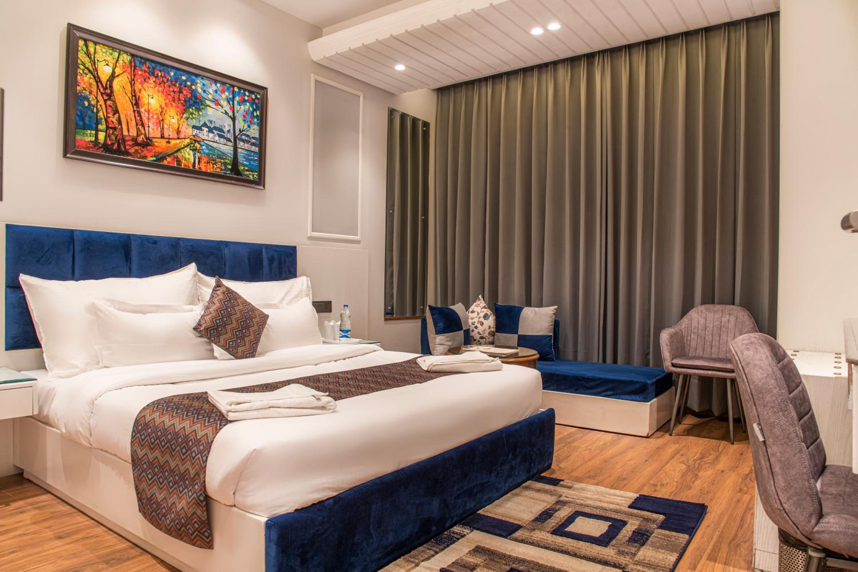 Deluxe Room - Photo 8