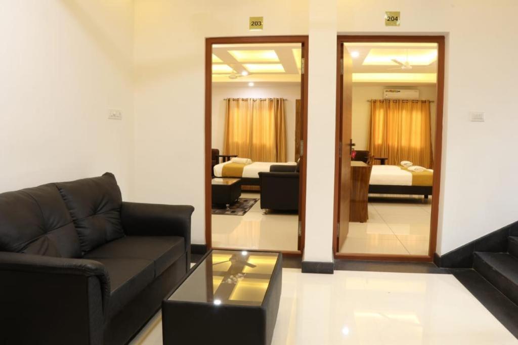 Large Double Room - Photo 4