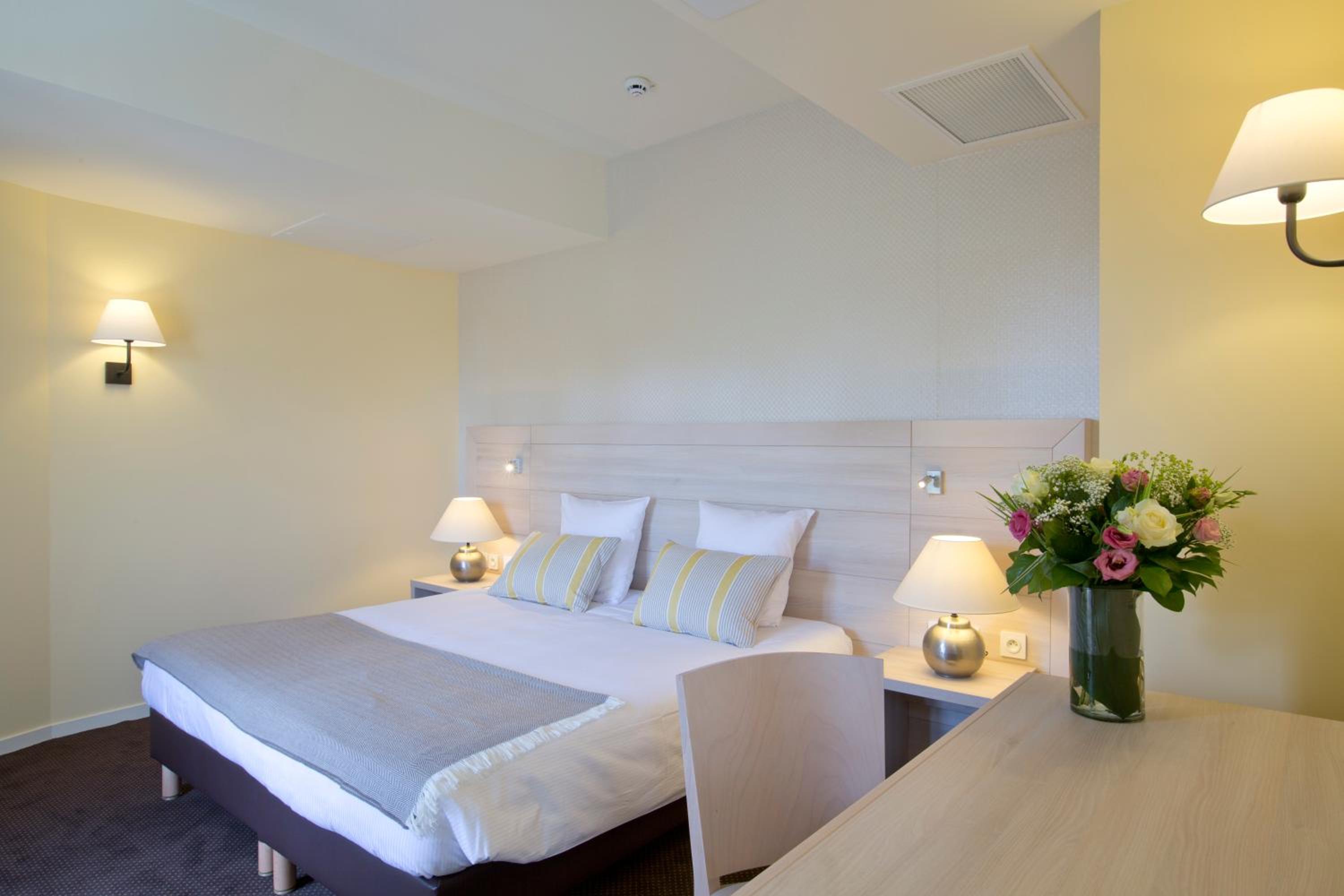 Standard Queen Room