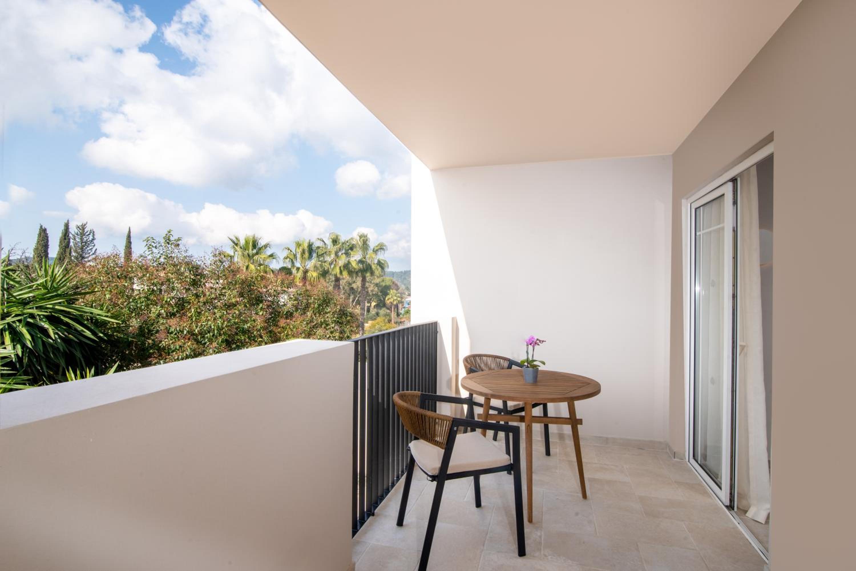 Family Suite Inland View thumbnail 6