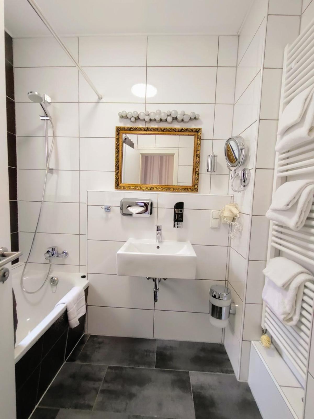 Double Room with Extra Bed photo 2