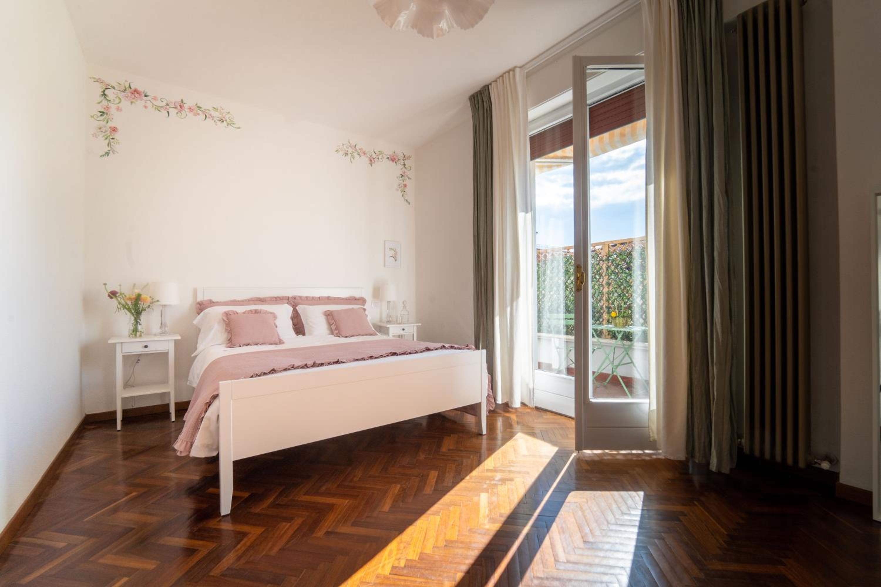 Deluxe Room (2 Adults + 1 Child)