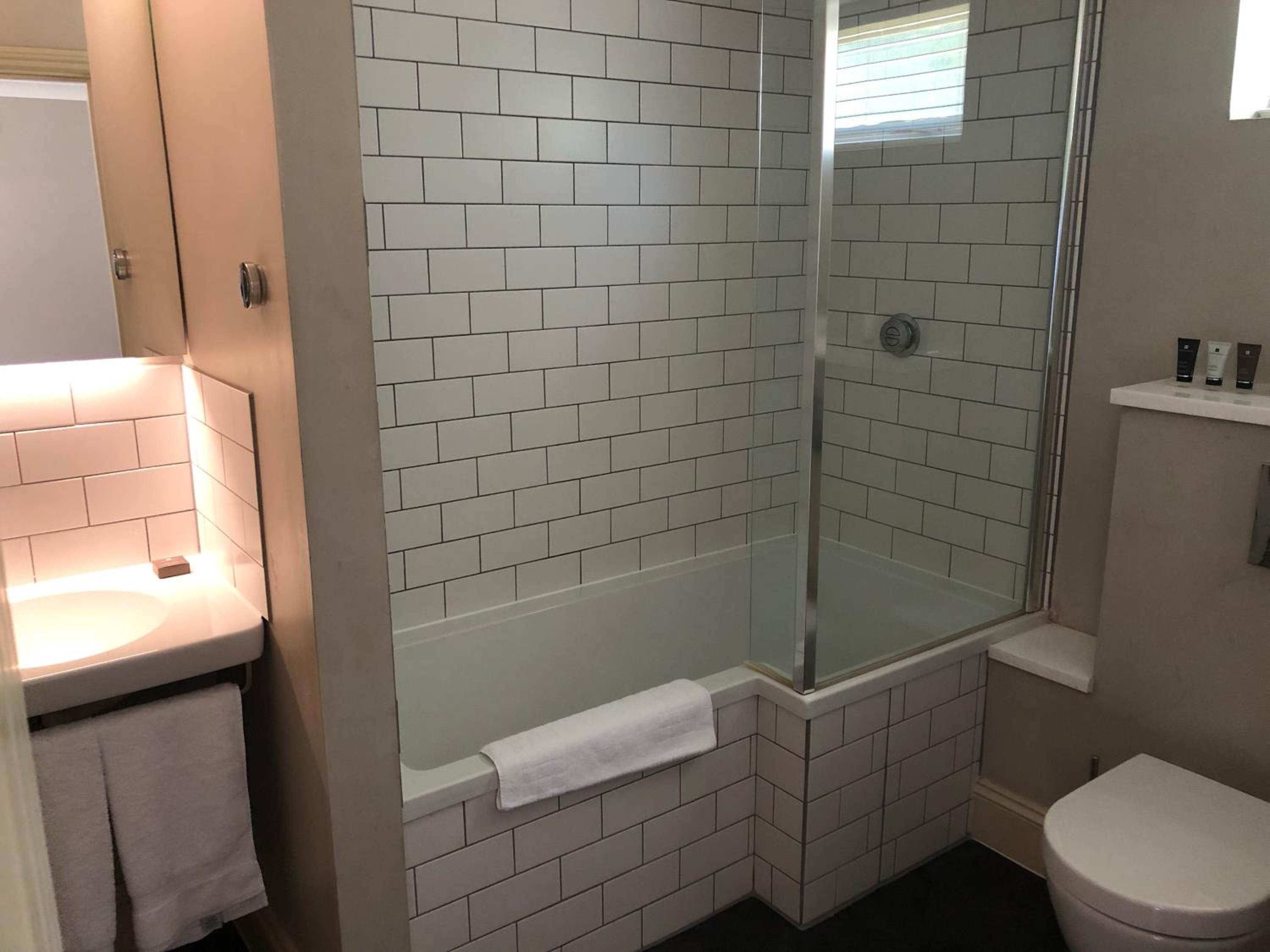 Deluxe King Room - Photo 4