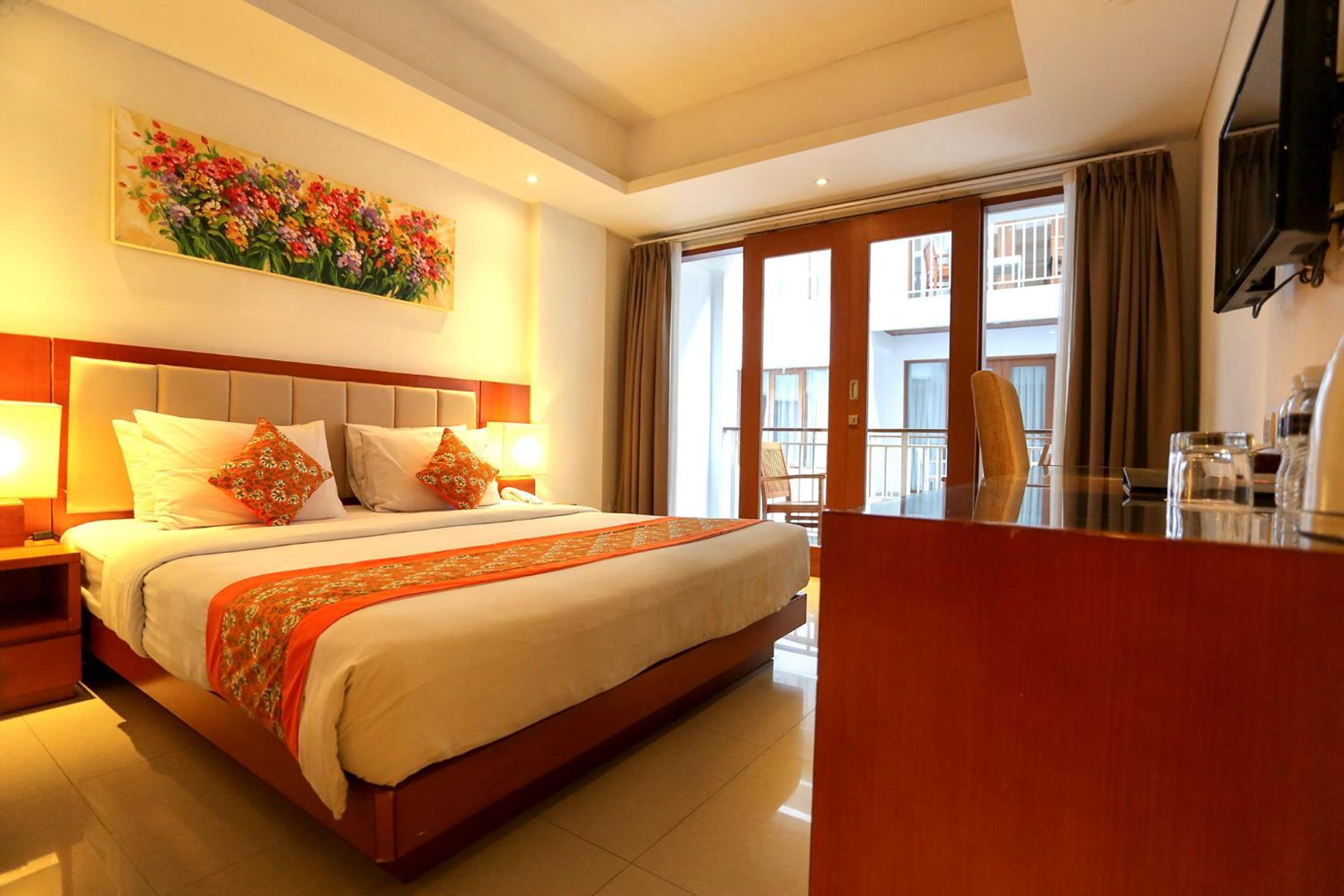 Deluxe Room with Balcony - Photo 6