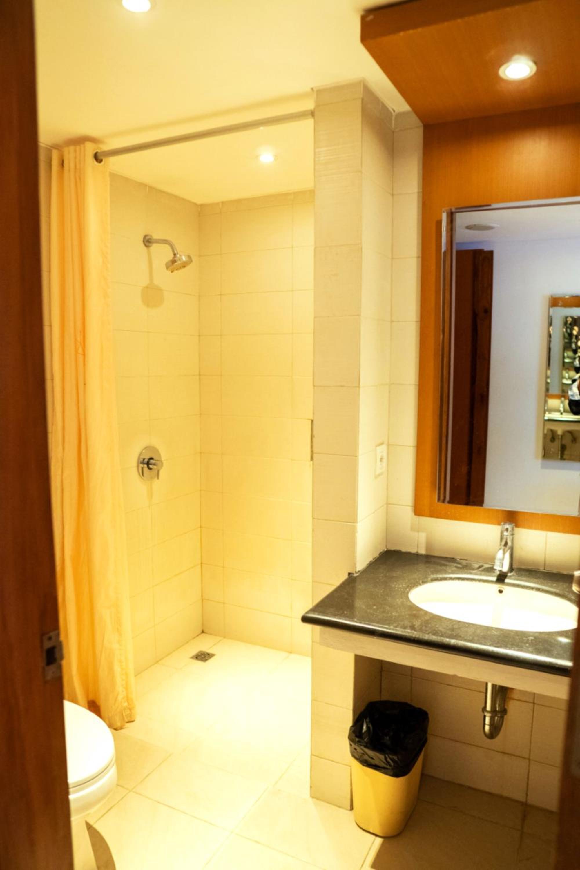 Deluxe Room with Balcony - Photo 2