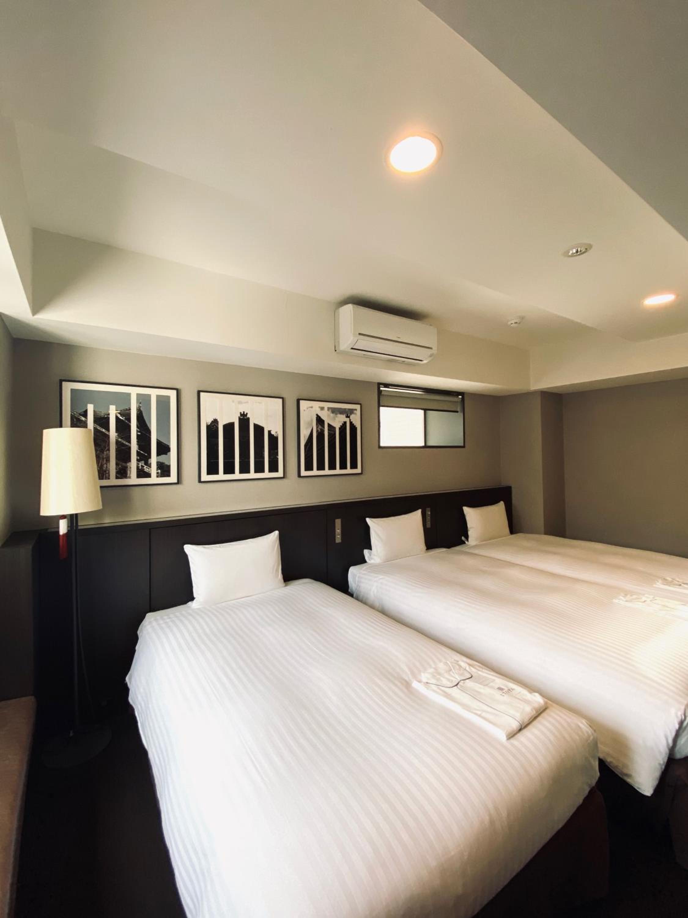 Corner Triple Room - Non-Smoking - Photo 1