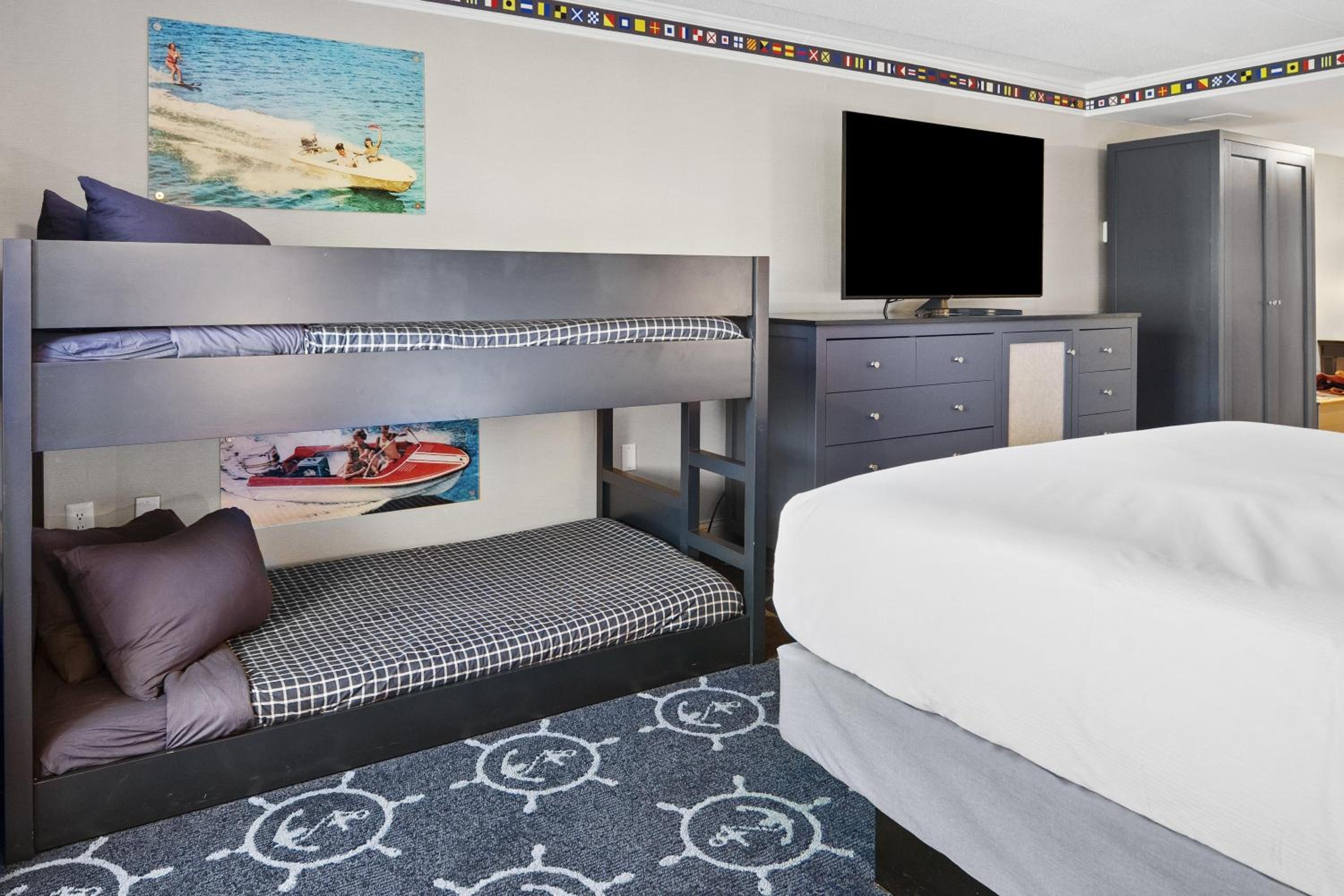 Family Room with One King Bed and One Set of Bunk Beds photo 2