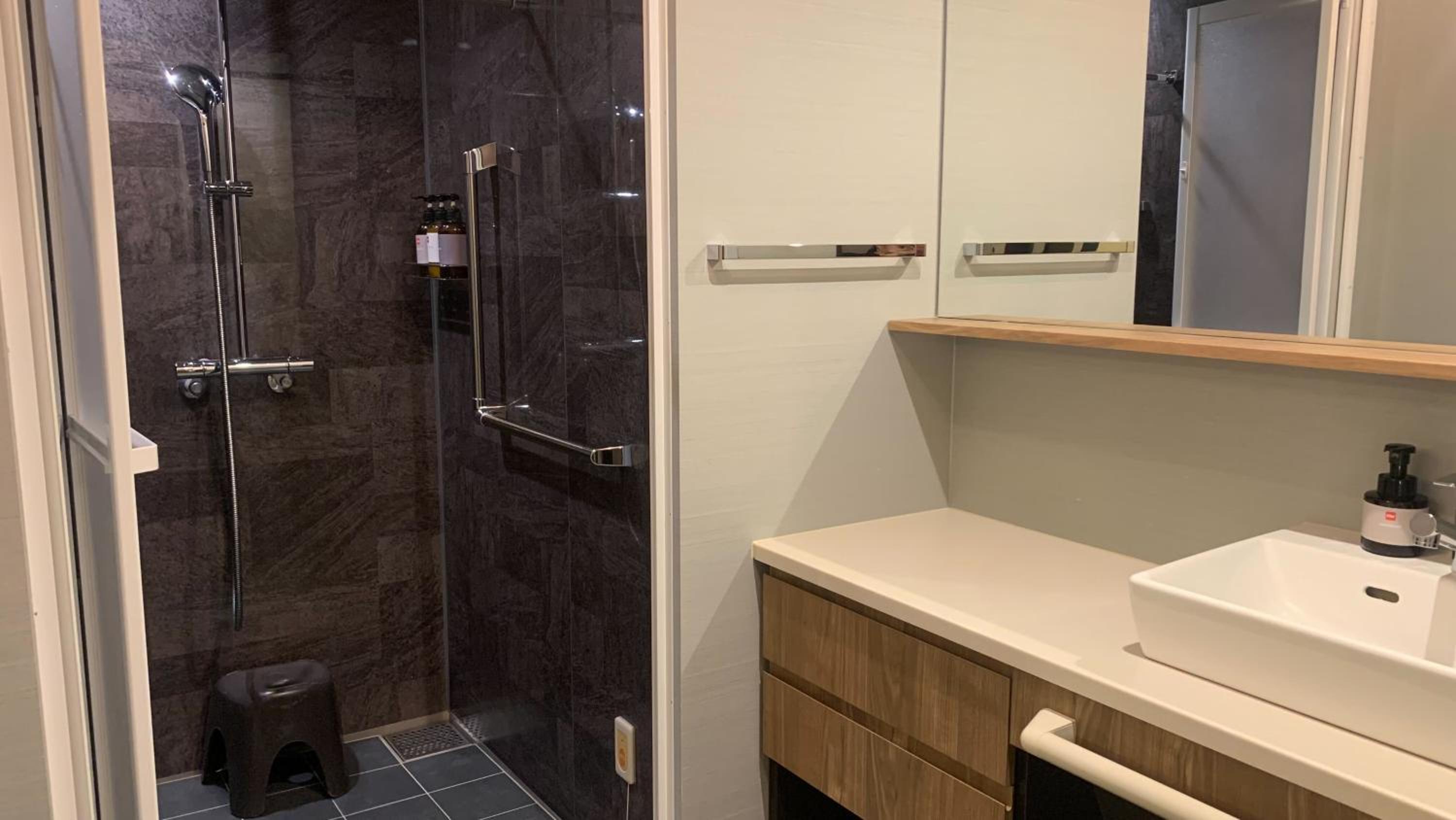 Twin Room - Disability Access - Photo 3