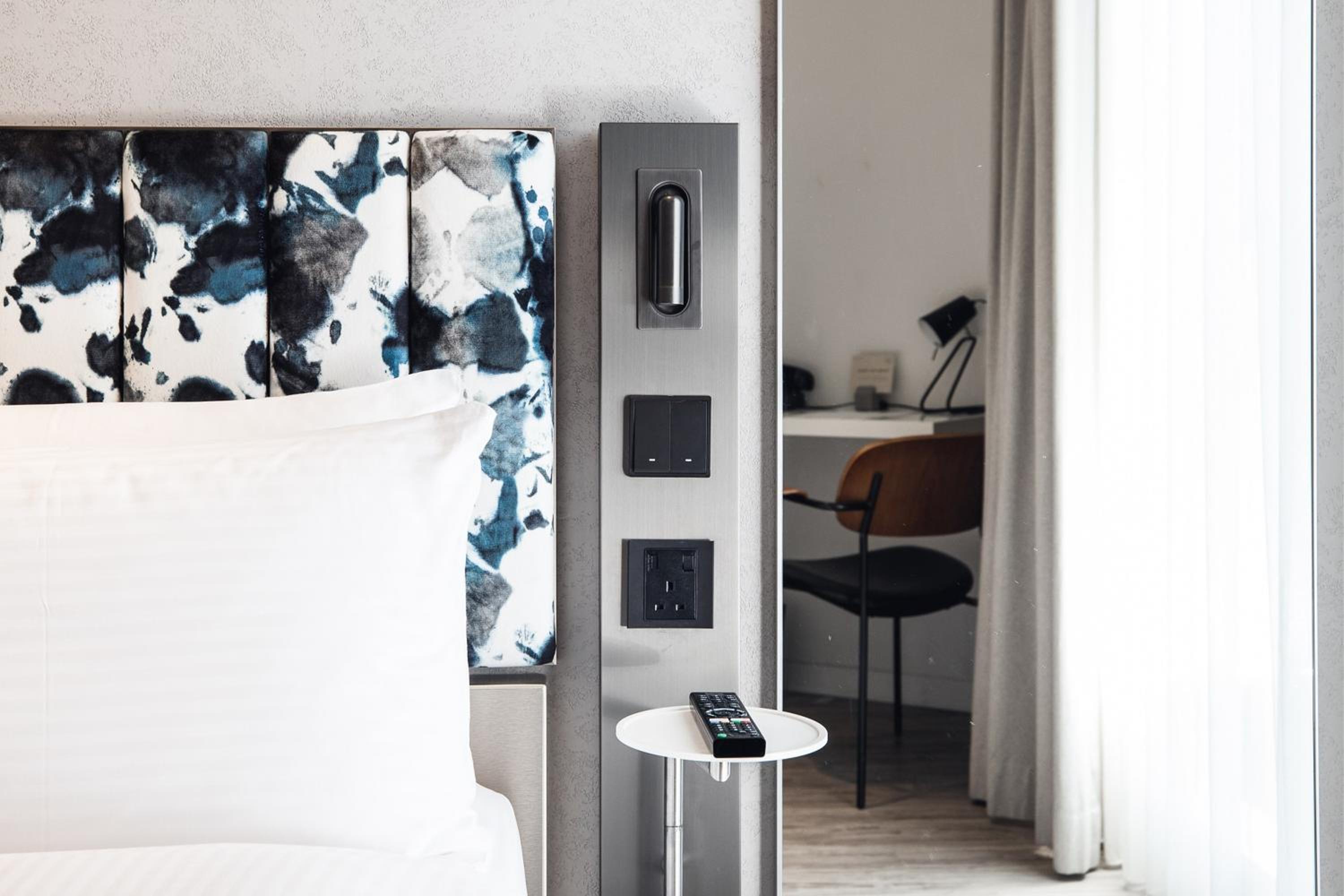 Deluxe Twin Greenery With Free 4g Pocket Wi-Fi Device photo 1