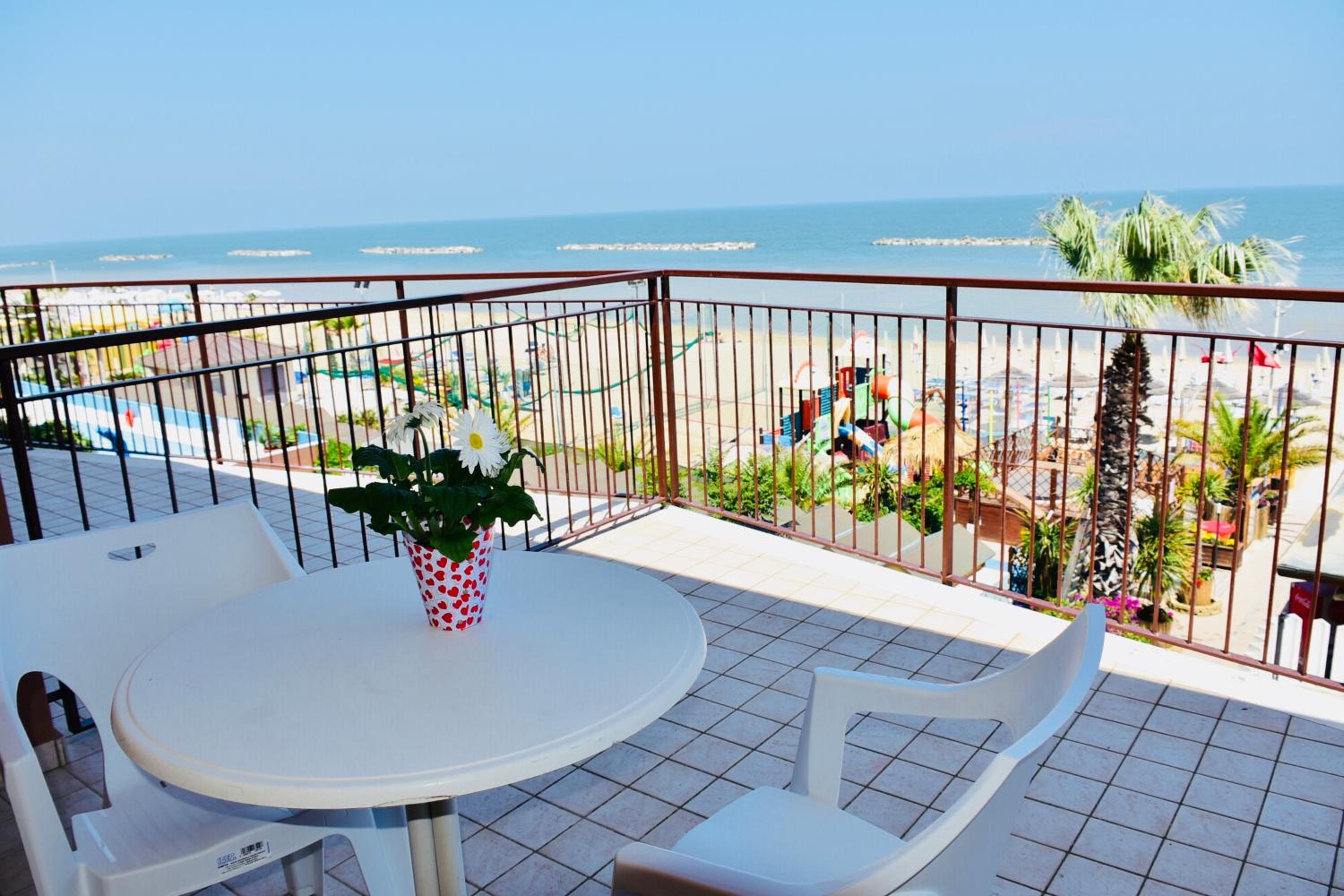 Double or Twin Room with Sea View photo 3