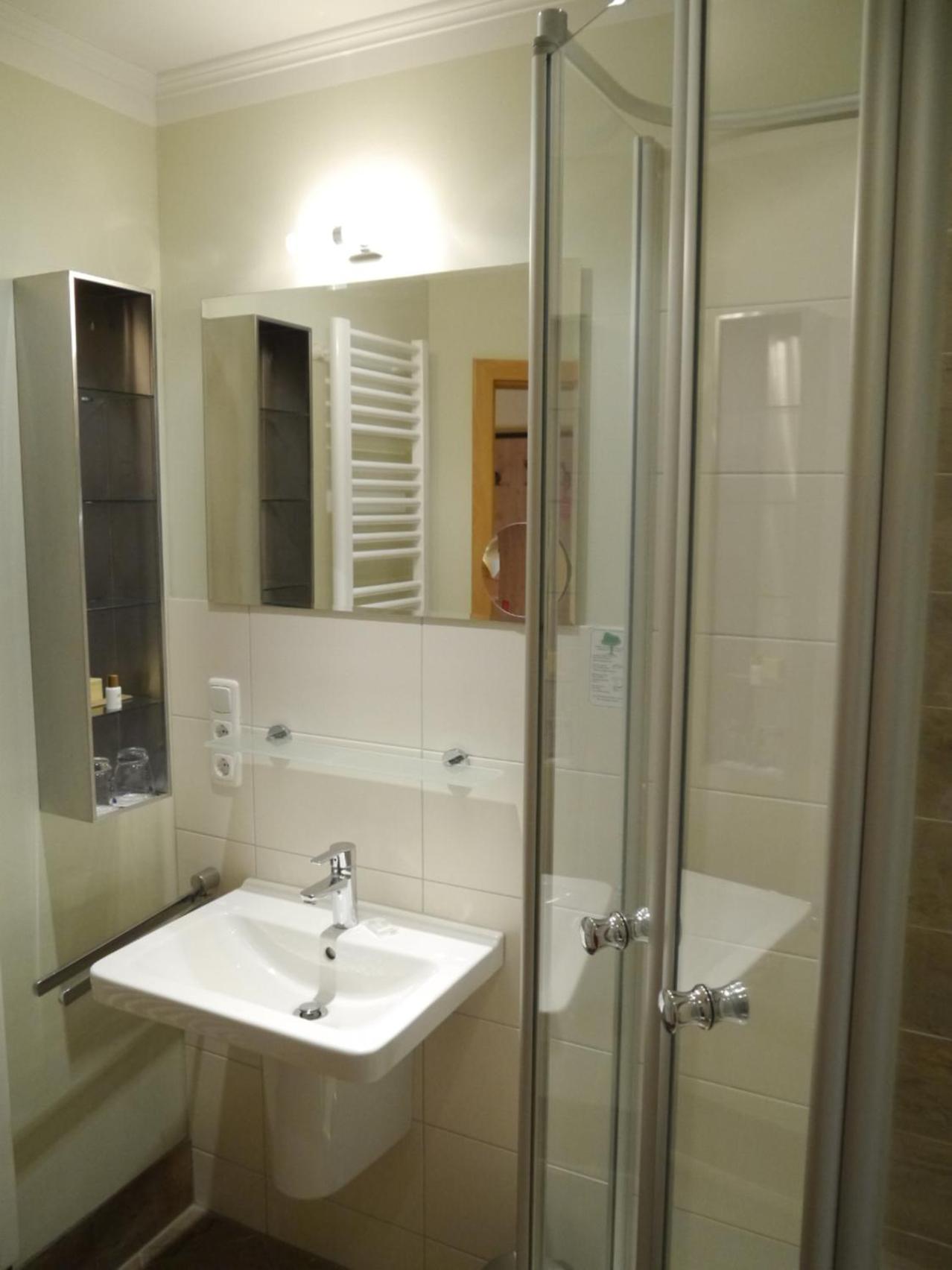 Double Room - Photo 7