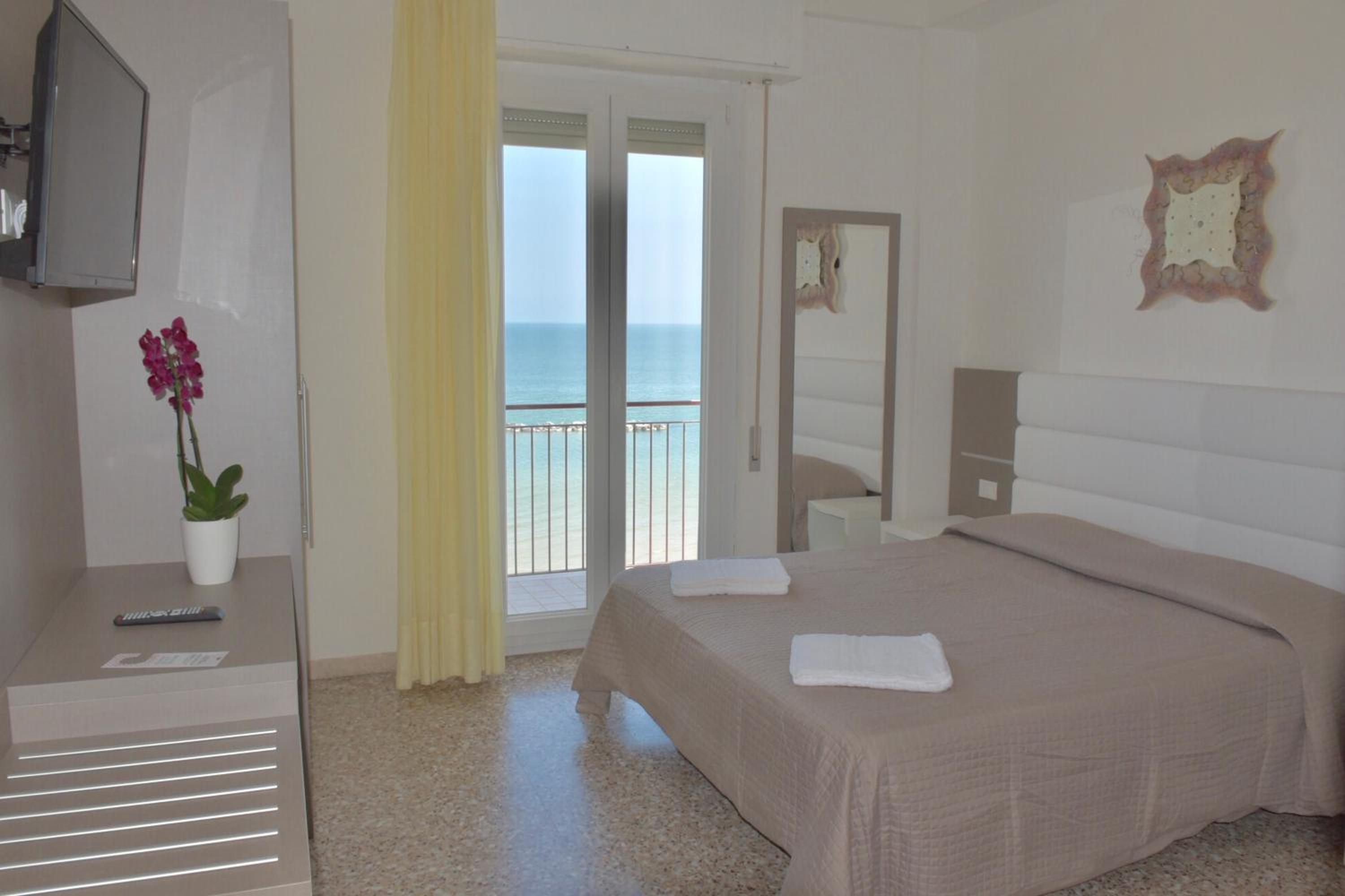 Superior Double or Twin Room with Sea View photo 1