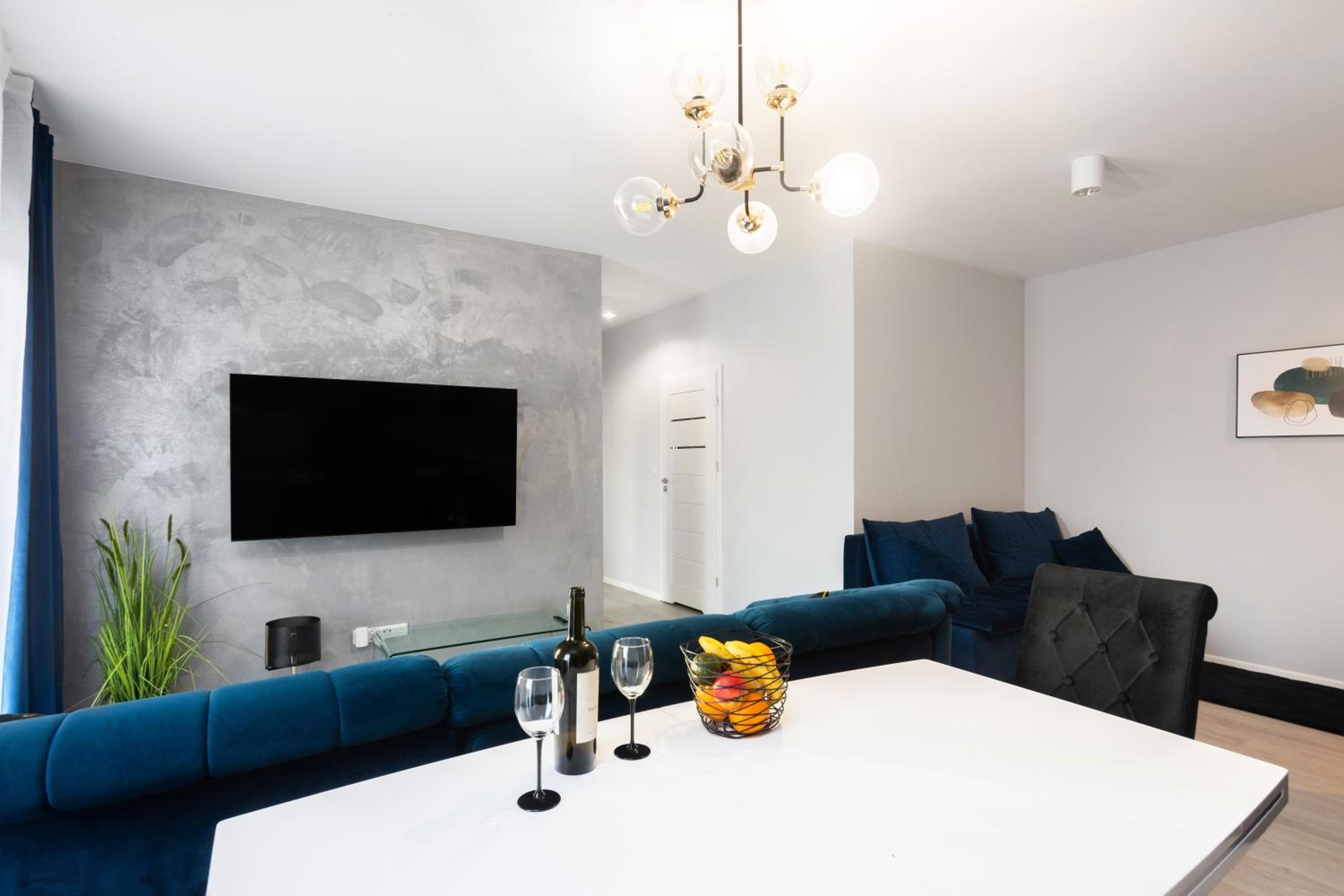 Three-Bedroom Apartment - Photo 4