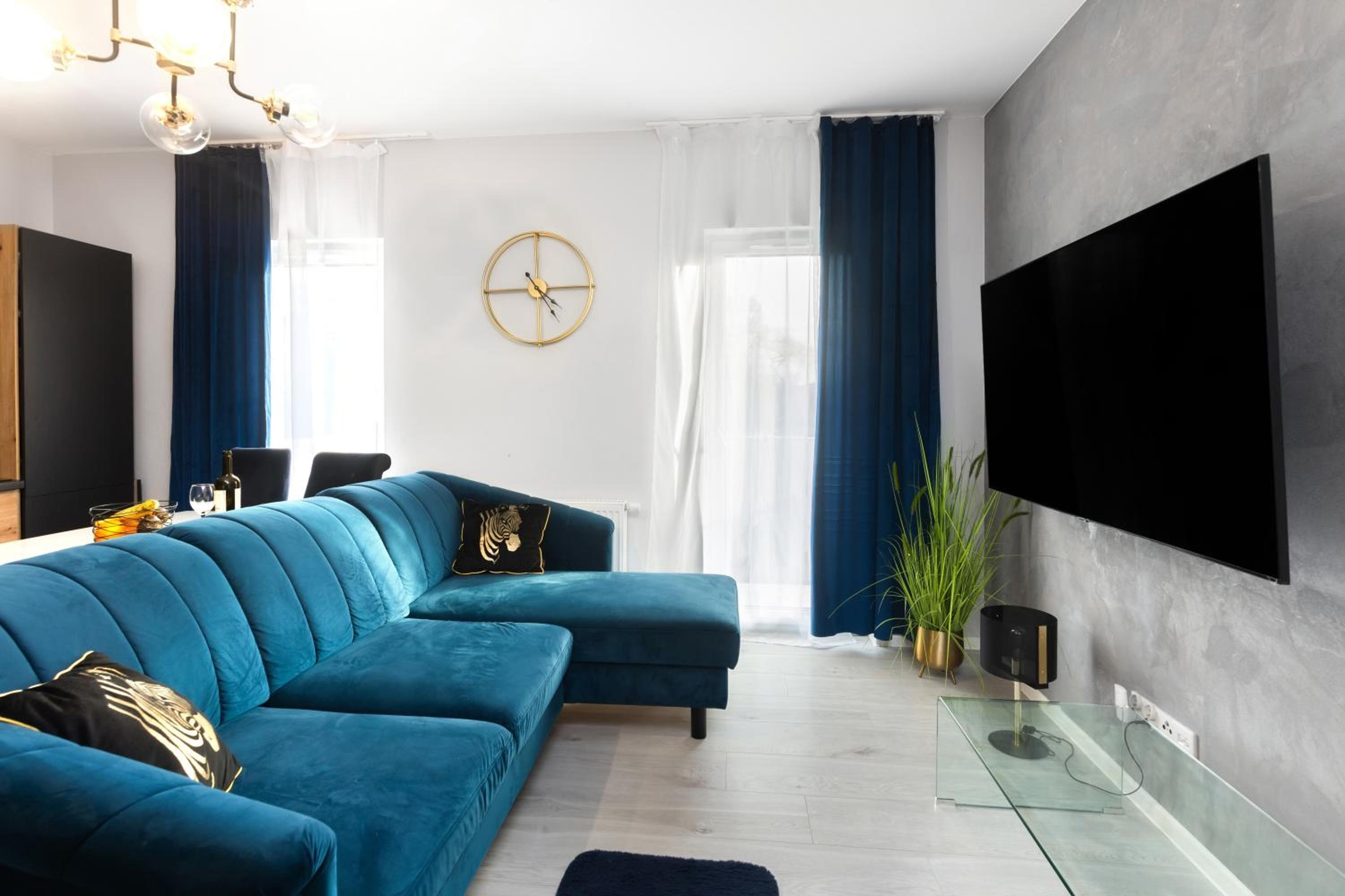 Three-Bedroom Apartment - Photo 9