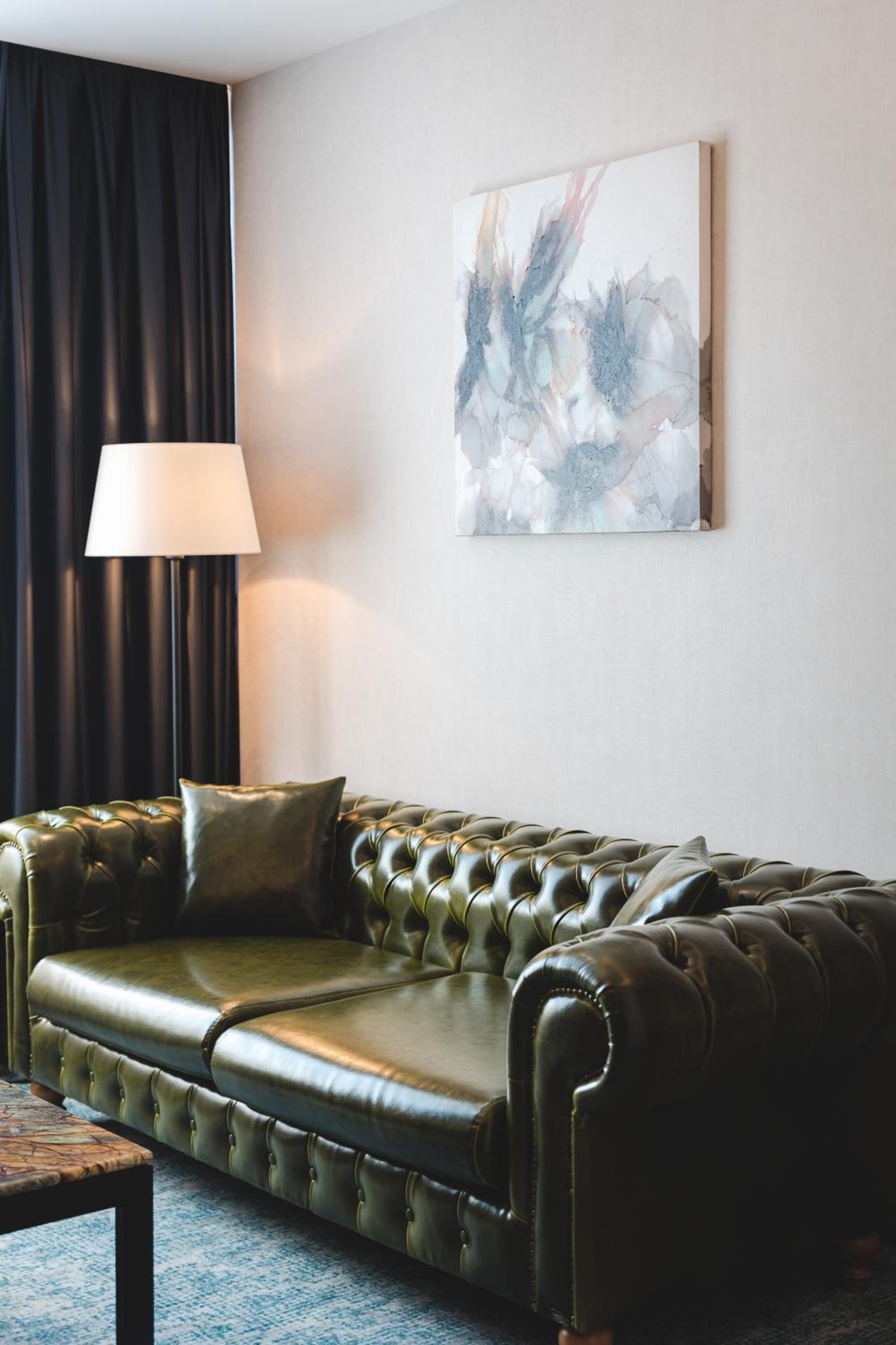 Deluxe Suite with Spa Bath - Photo 5