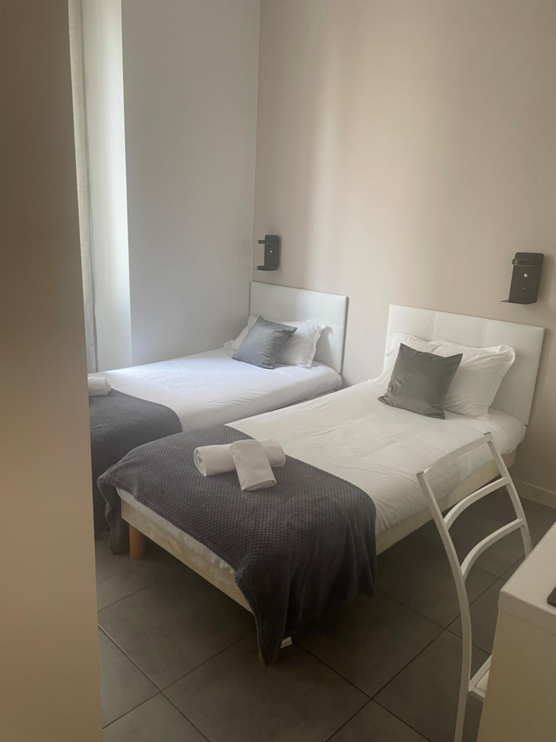 Double Room - Photo 11