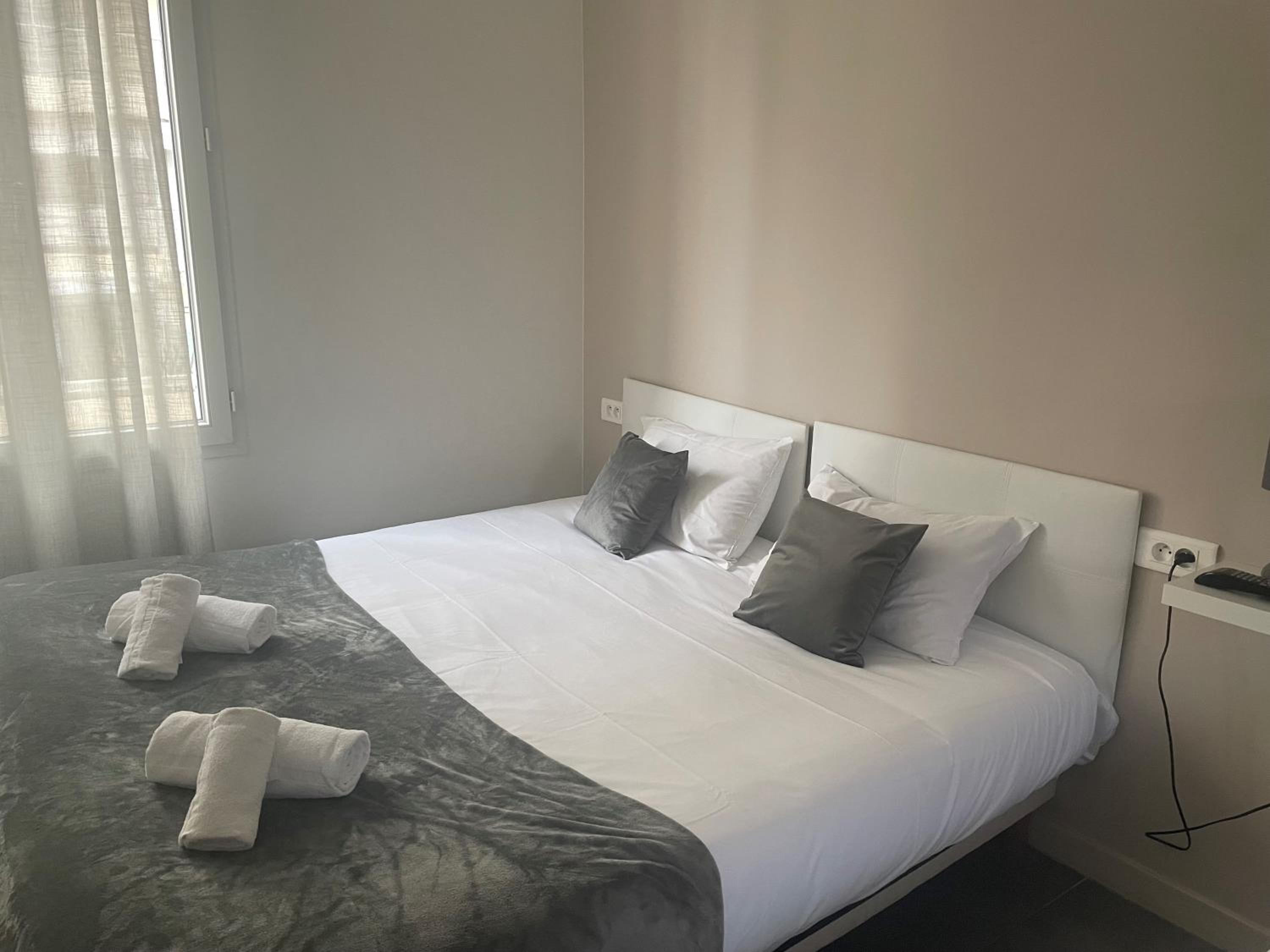 Double Room - Photo 10