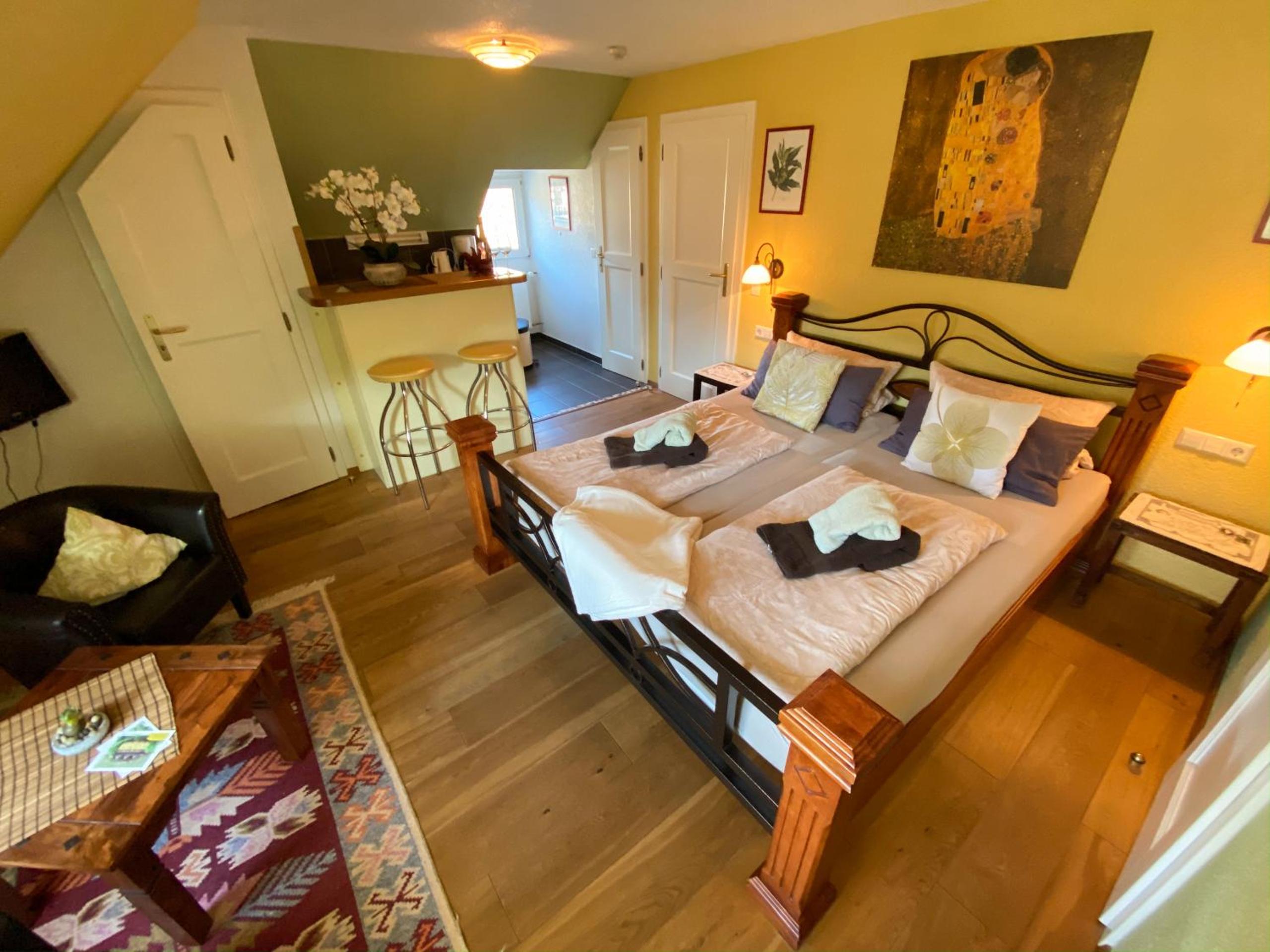 Studio Apartment photo 1