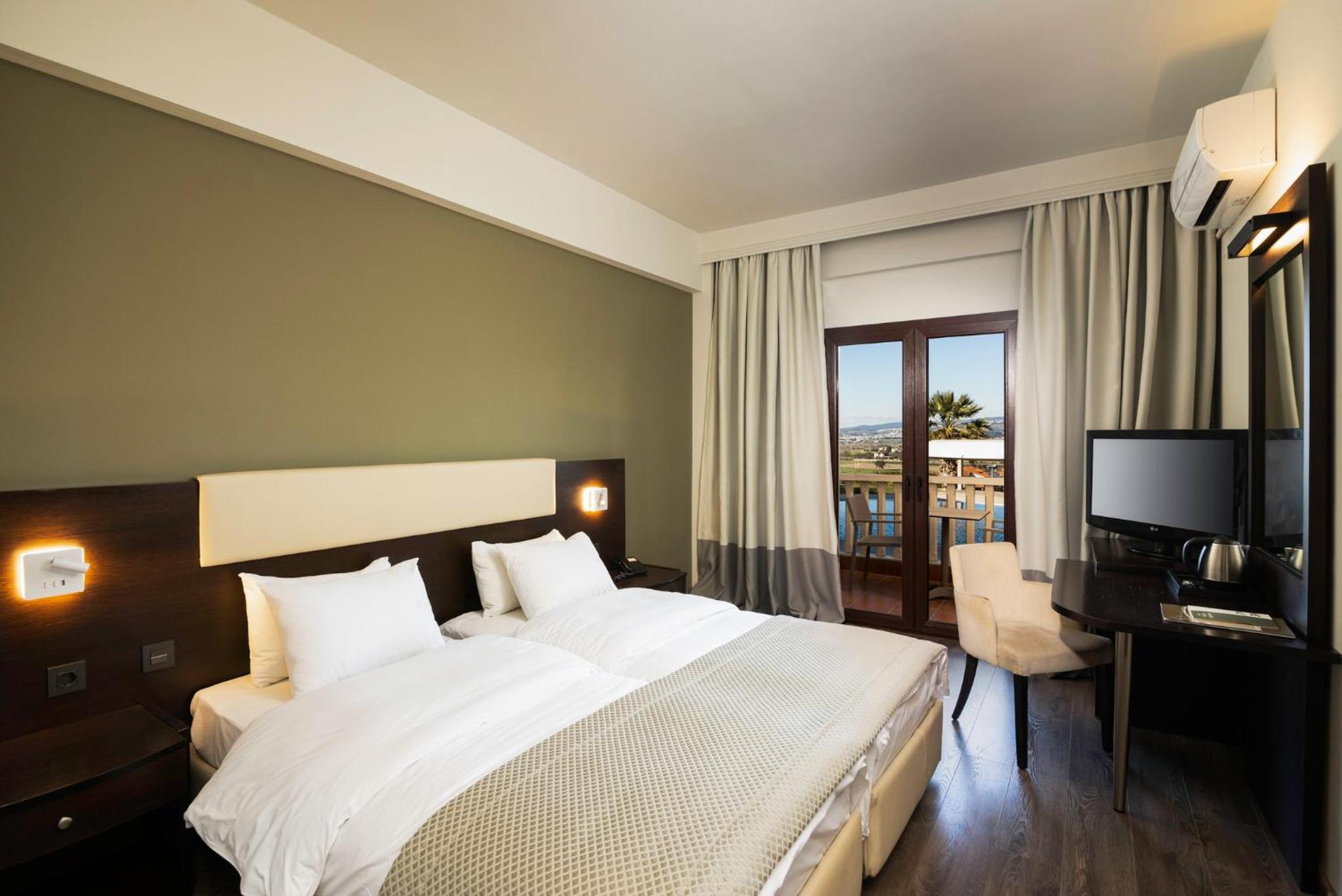 Standard Double or Twin Room with Balcony - Photo 2