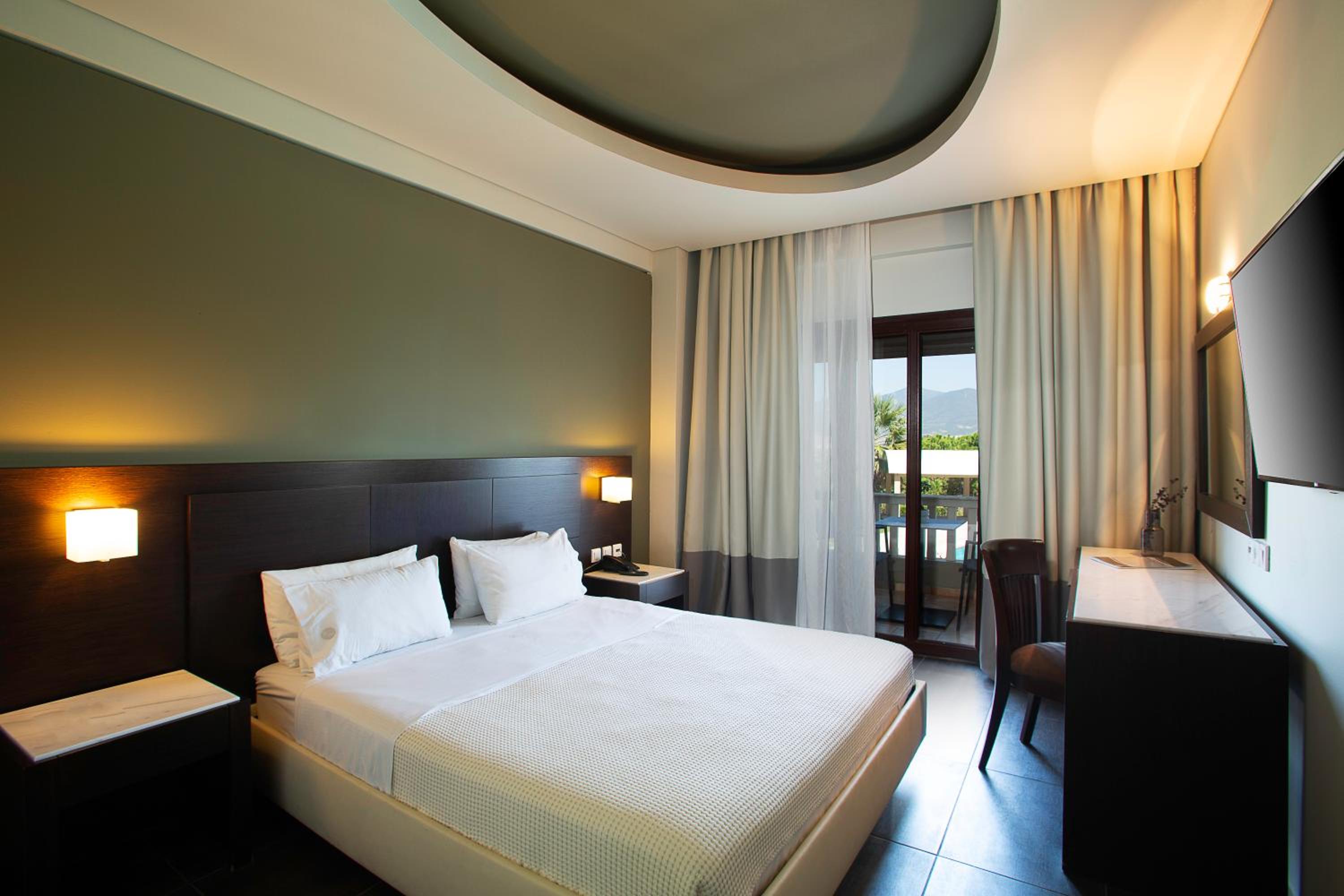 Superior Double Room with Balcony - Photo 8