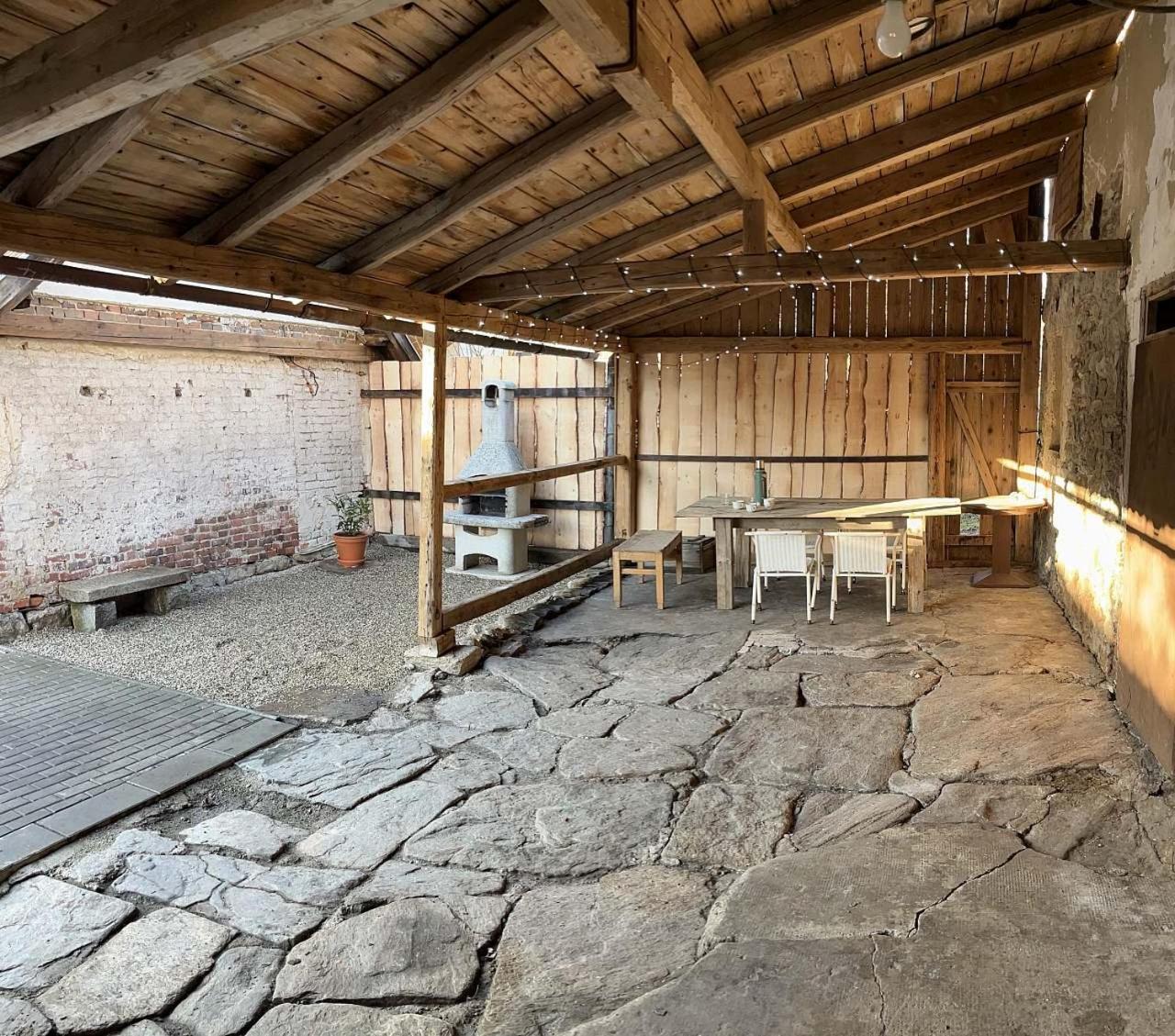 Six-Bedroom House photo 2