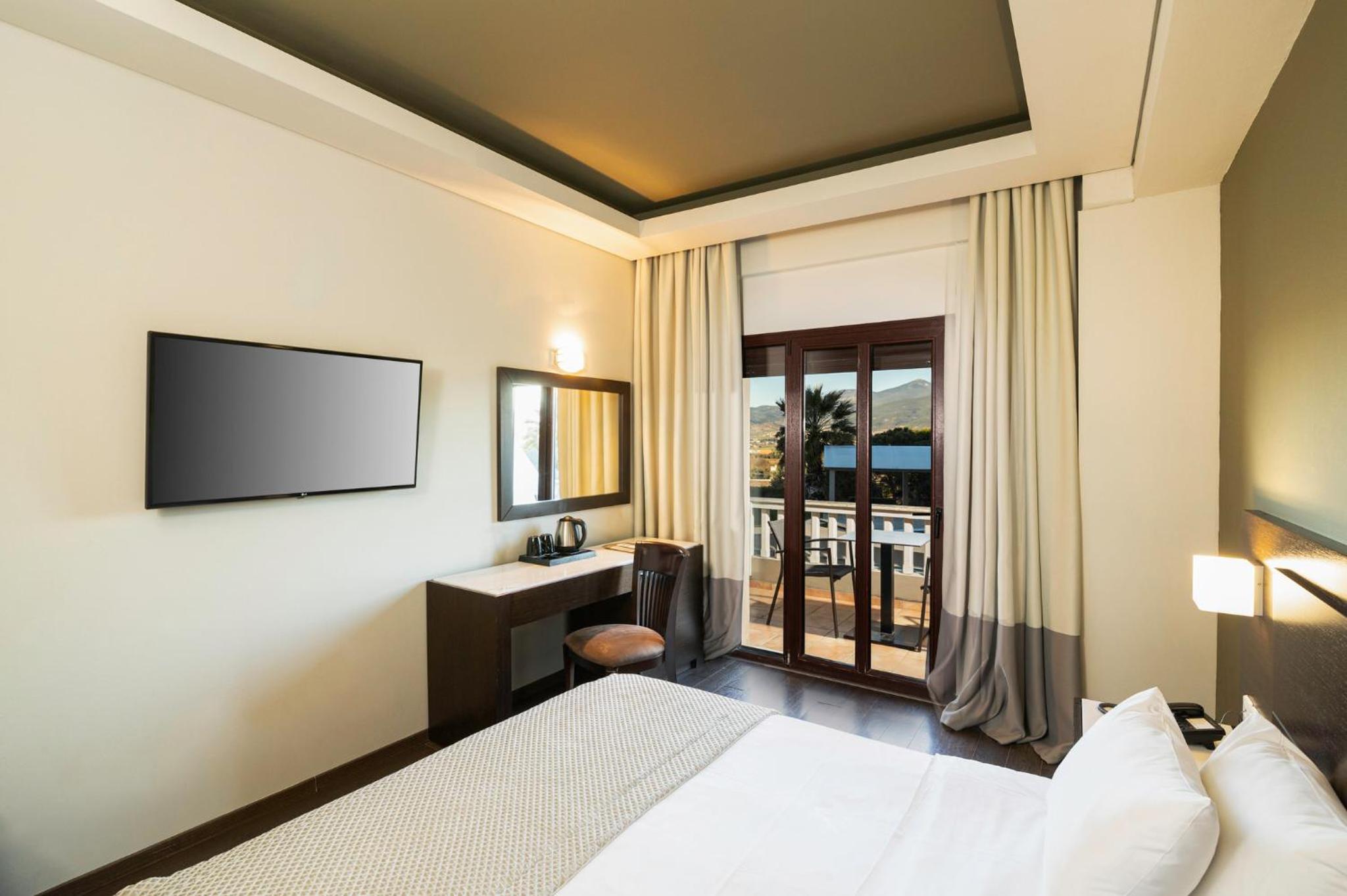 Superior Double Room with Balcony - Photo 7