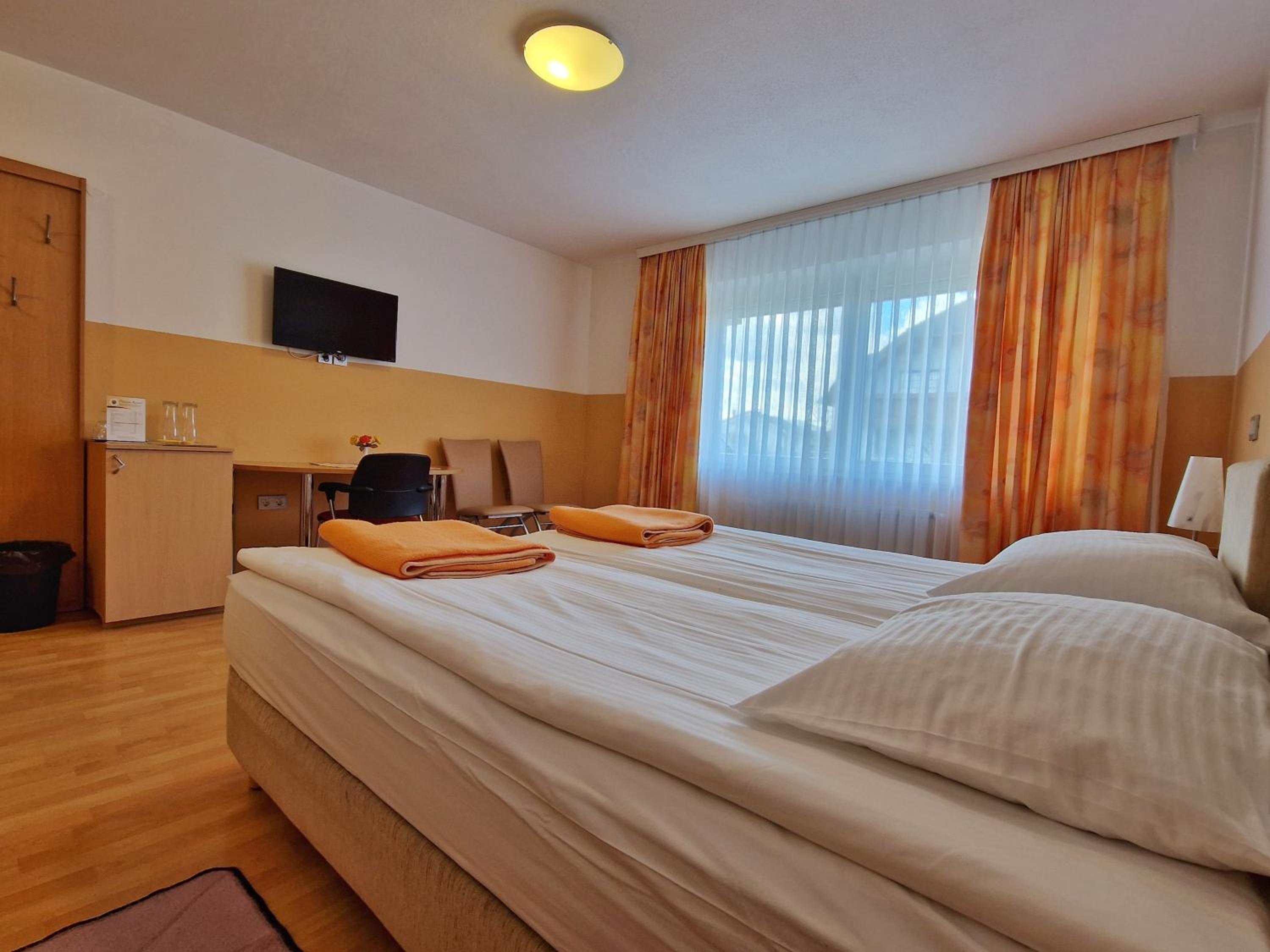Double Room - Photo 10