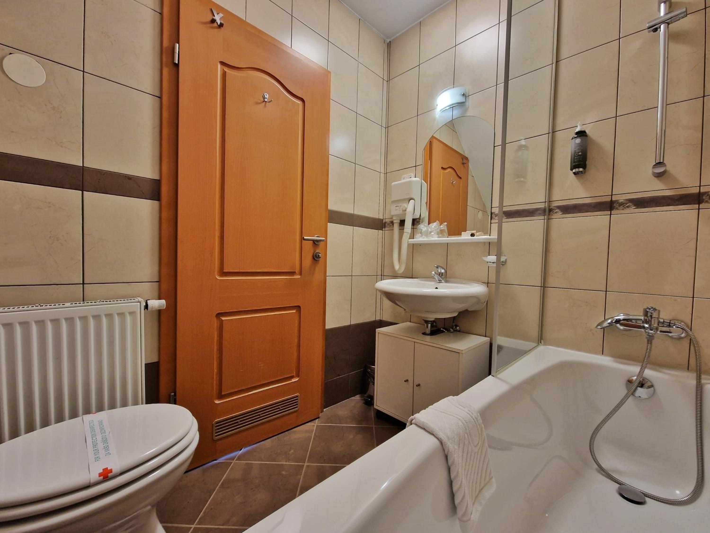 Double Room - Photo 12