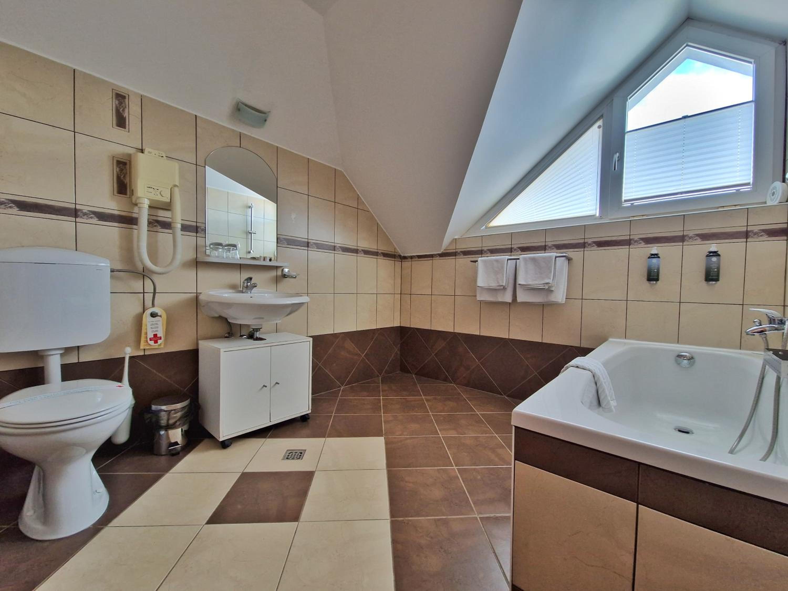 Double Room - Photo 15