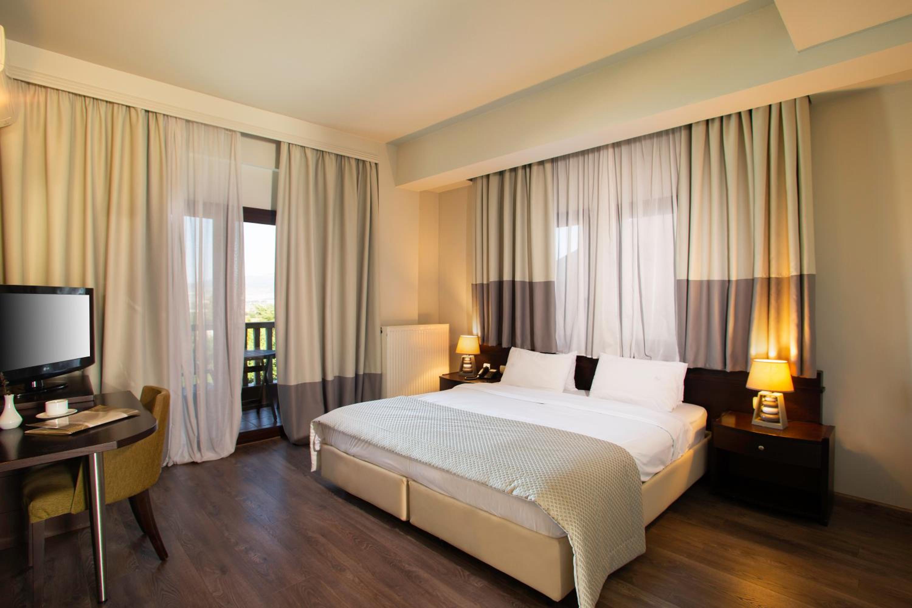 Superior Double Room with Balcony - Photo 1