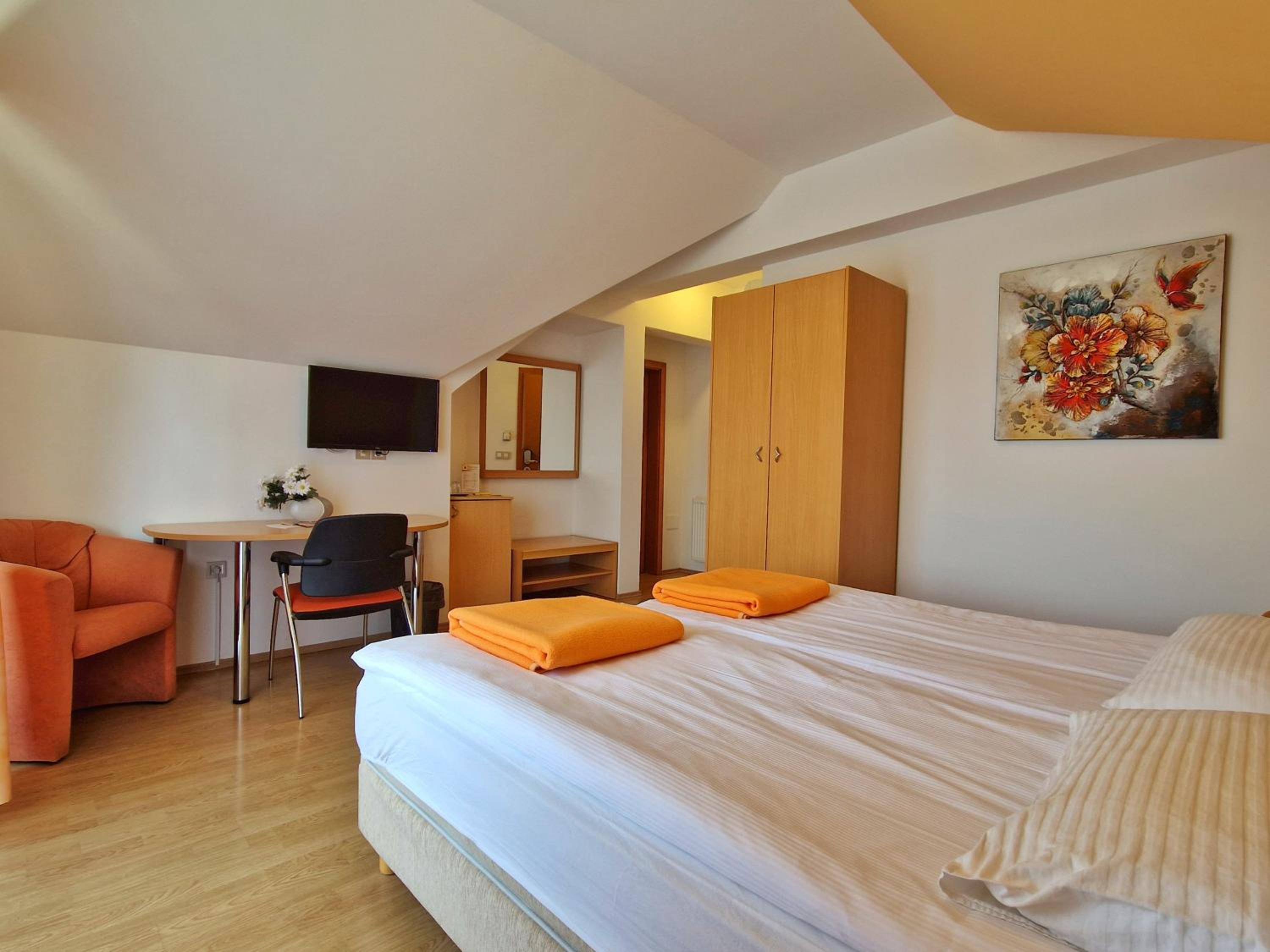 Double Room - Photo 8