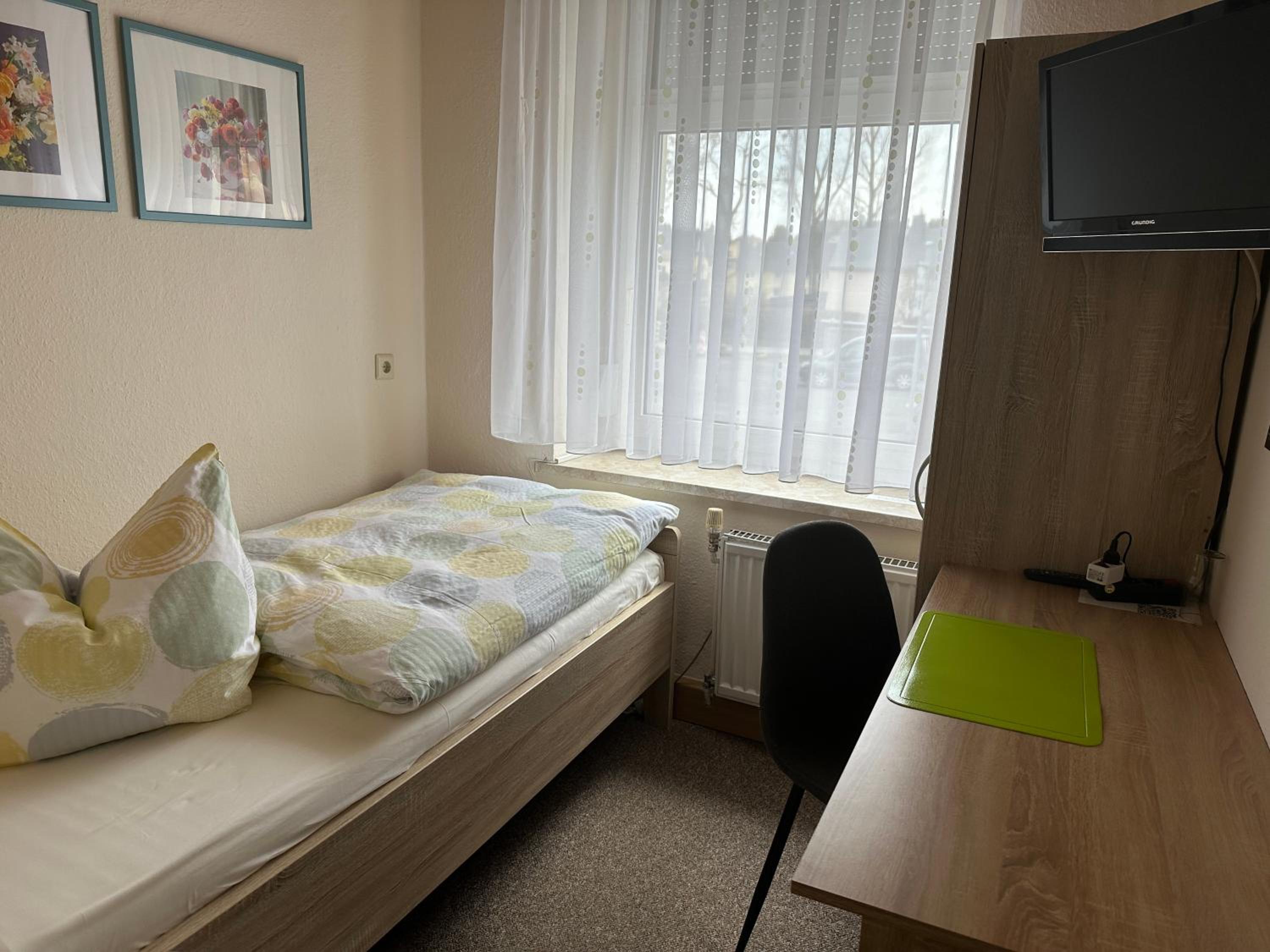 Single Room with Bathroom photo 1