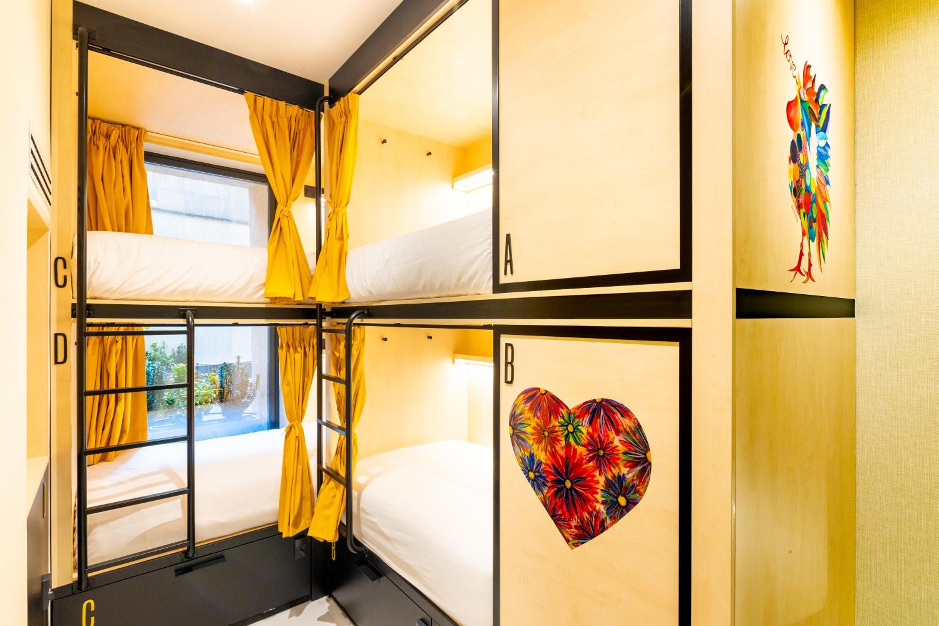 Quadruple Room with Private Bathroom - Photo 1
