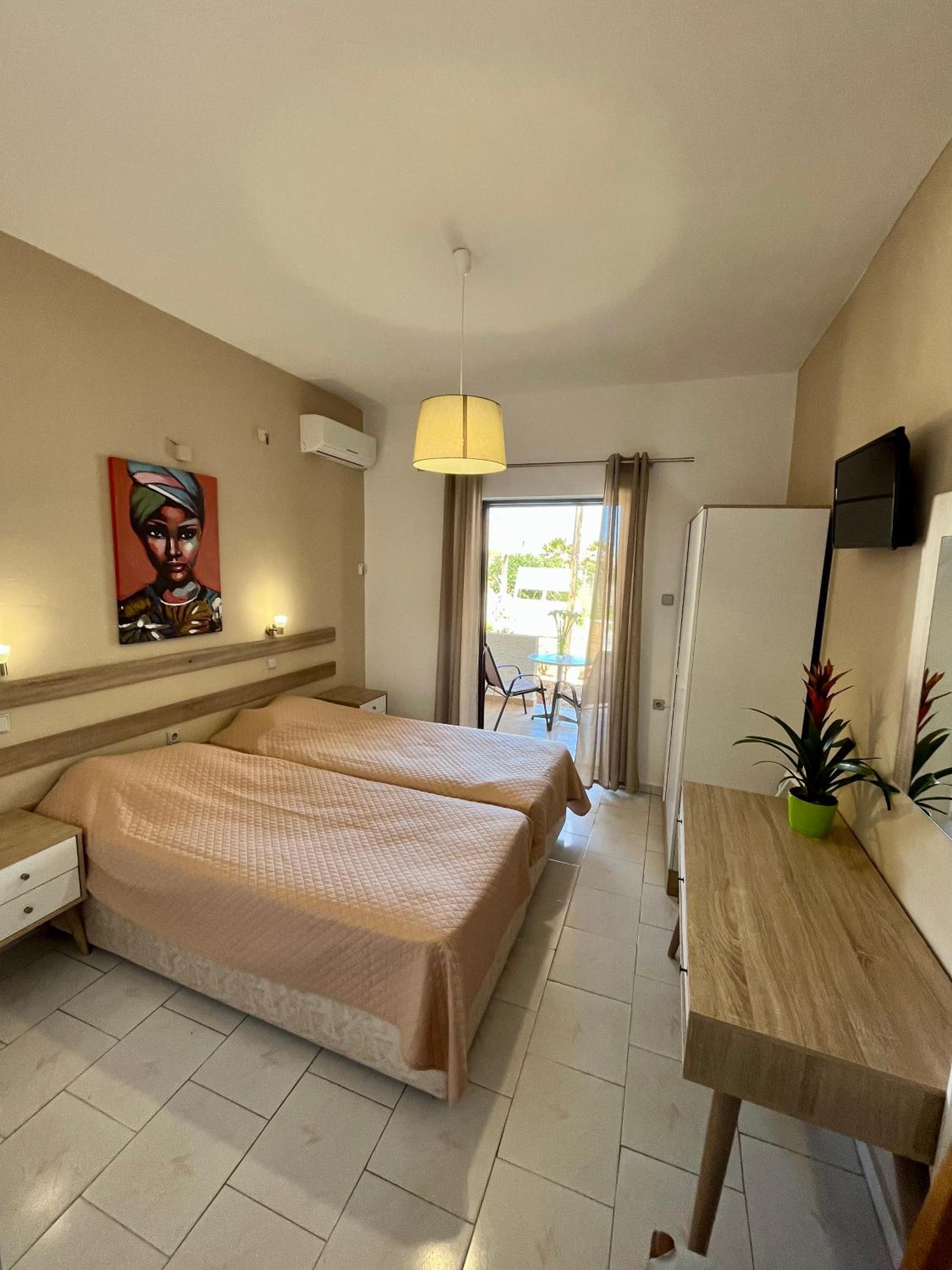 Studio Apartment photo 1