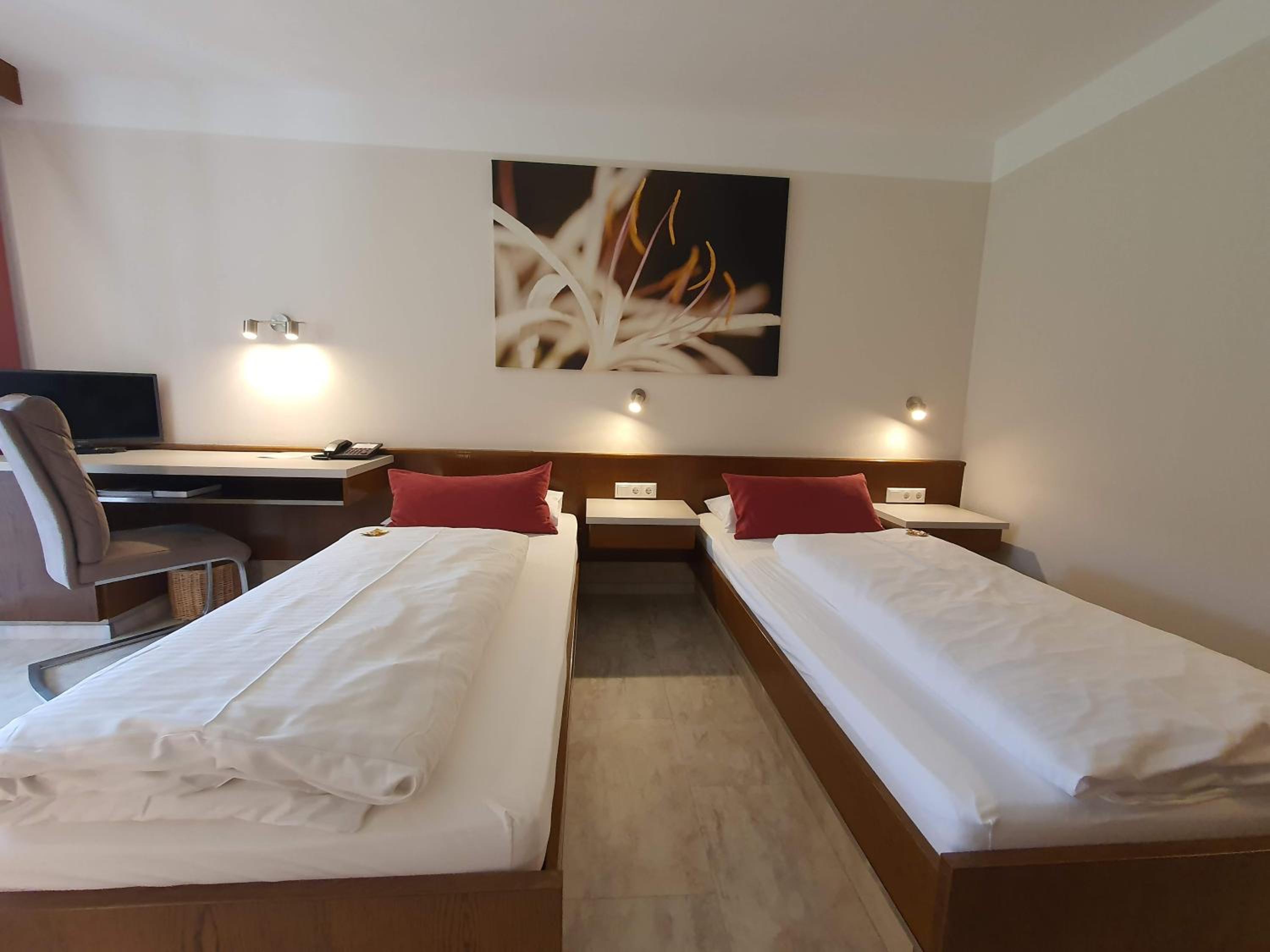 Deluxe Twin Room - Photo 1