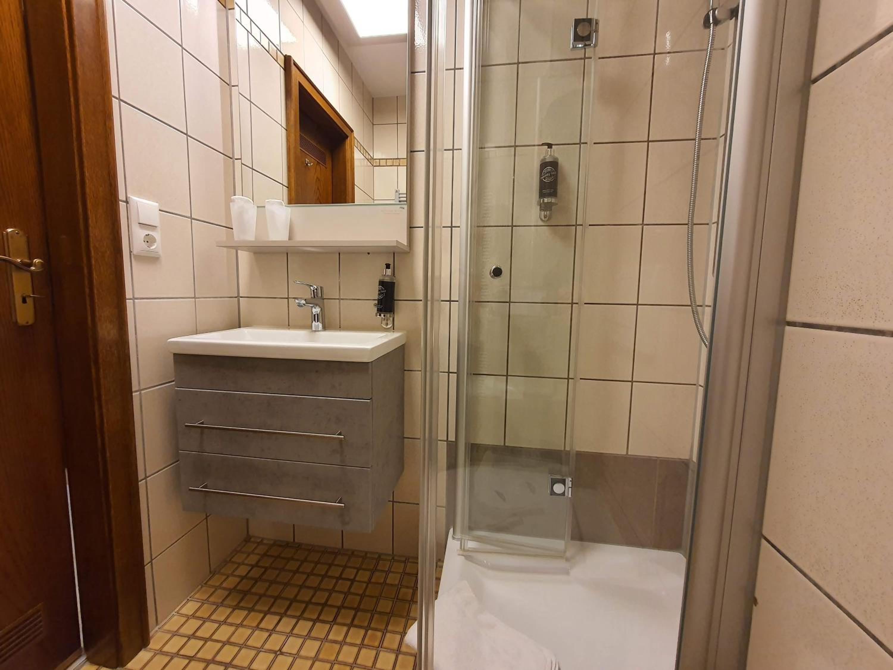 Deluxe Twin Room - Photo 6