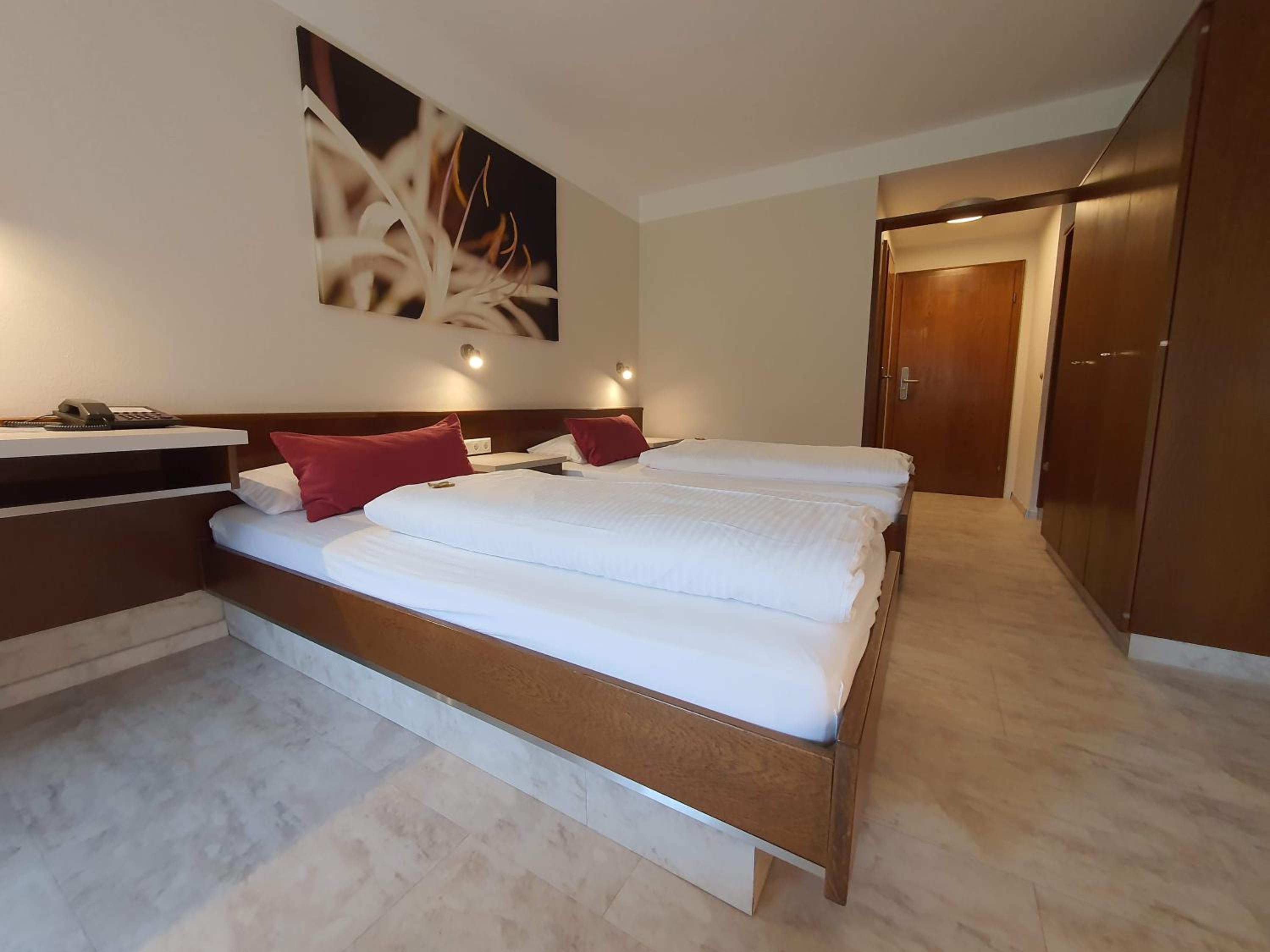 Deluxe Twin Room - Photo 2