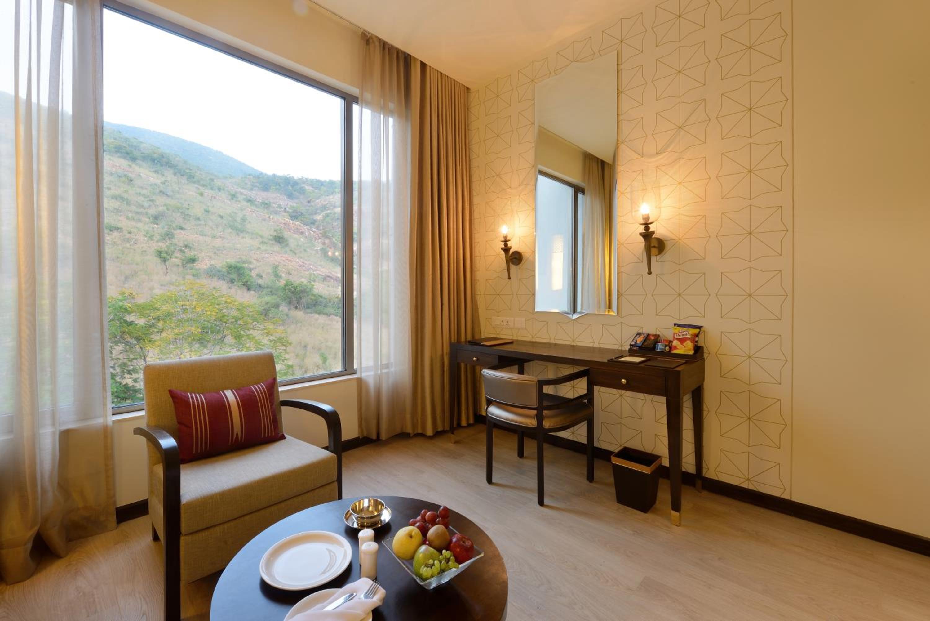 Premium Room 1 Dbl Bed - 20% Off on Laundry, Complimentary Welcome Drink on arrival, Signature Activities & Experiences , Complimentary In-Room Refreshments, featuring Fruit Basket, Cookie Platter photo 2