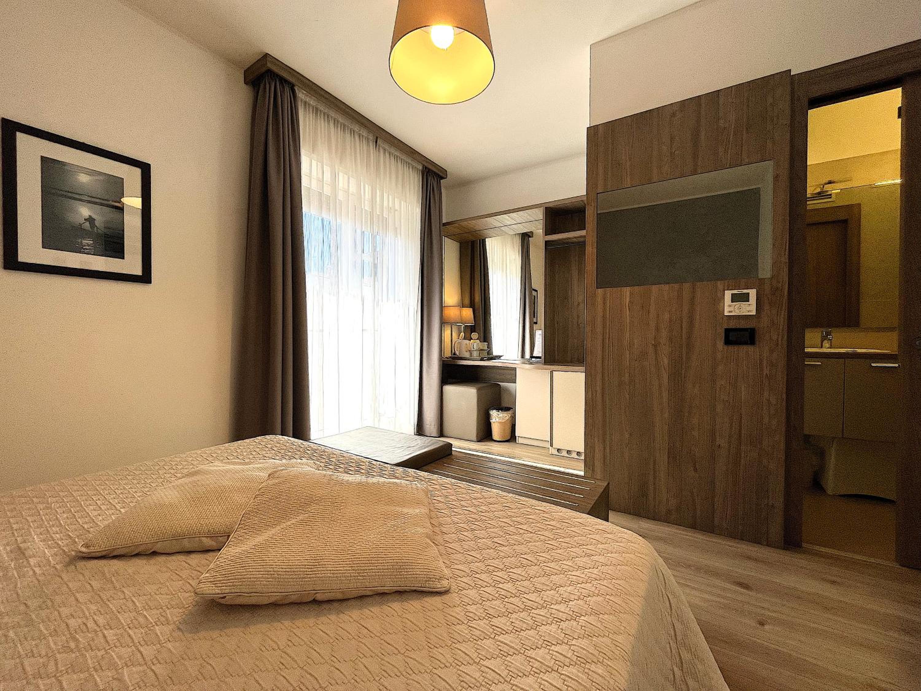 Double Room - Photo 17